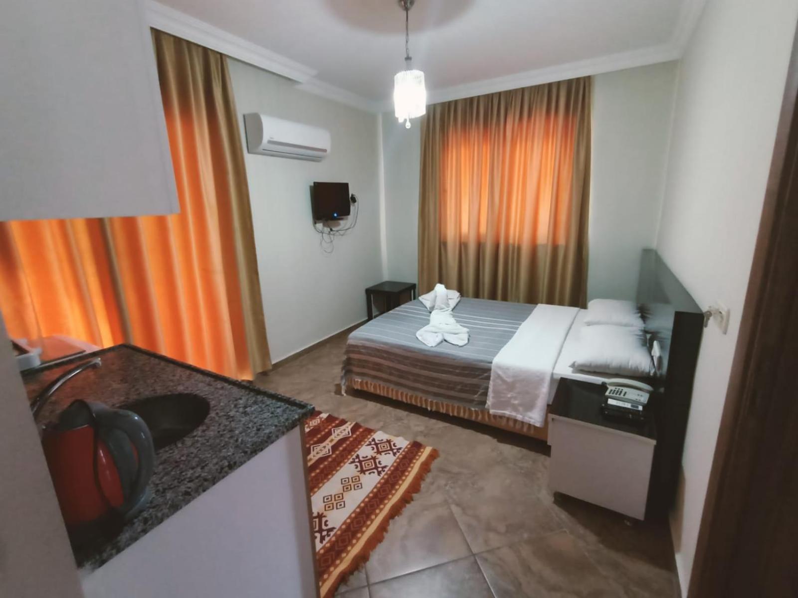 Double or Twin Room with Balcony - Photo 18