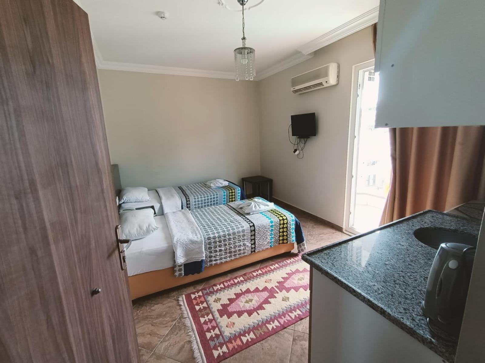 Double or Twin Room with Balcony - Photo 14