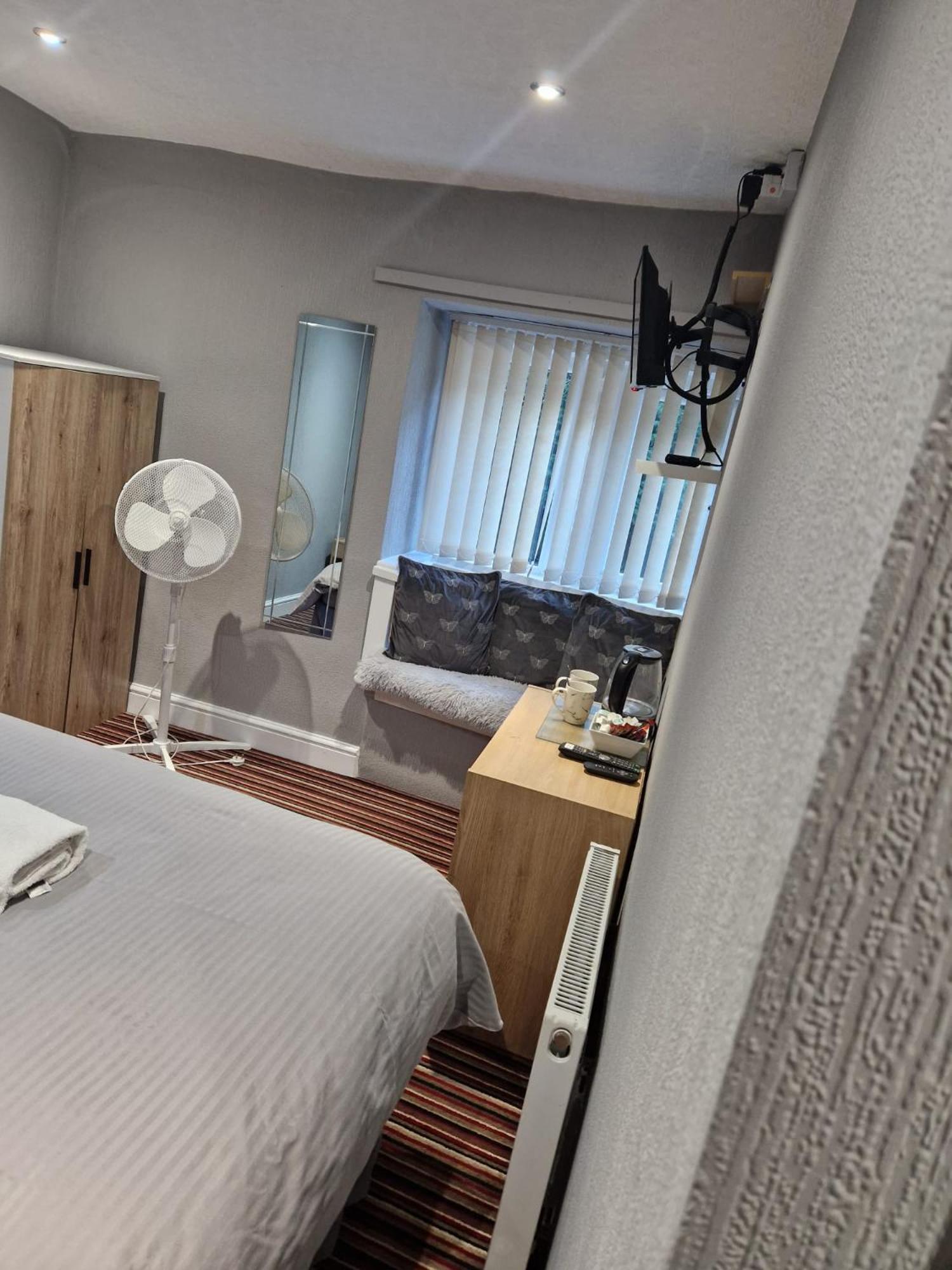 Budget Double Room photo 3