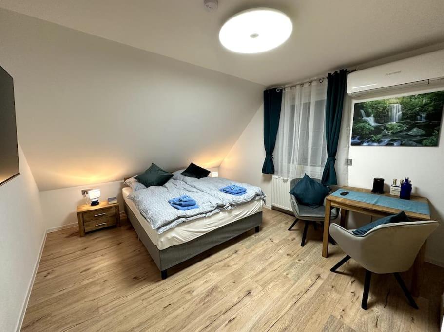 One-Bedroom Apartment photo 2