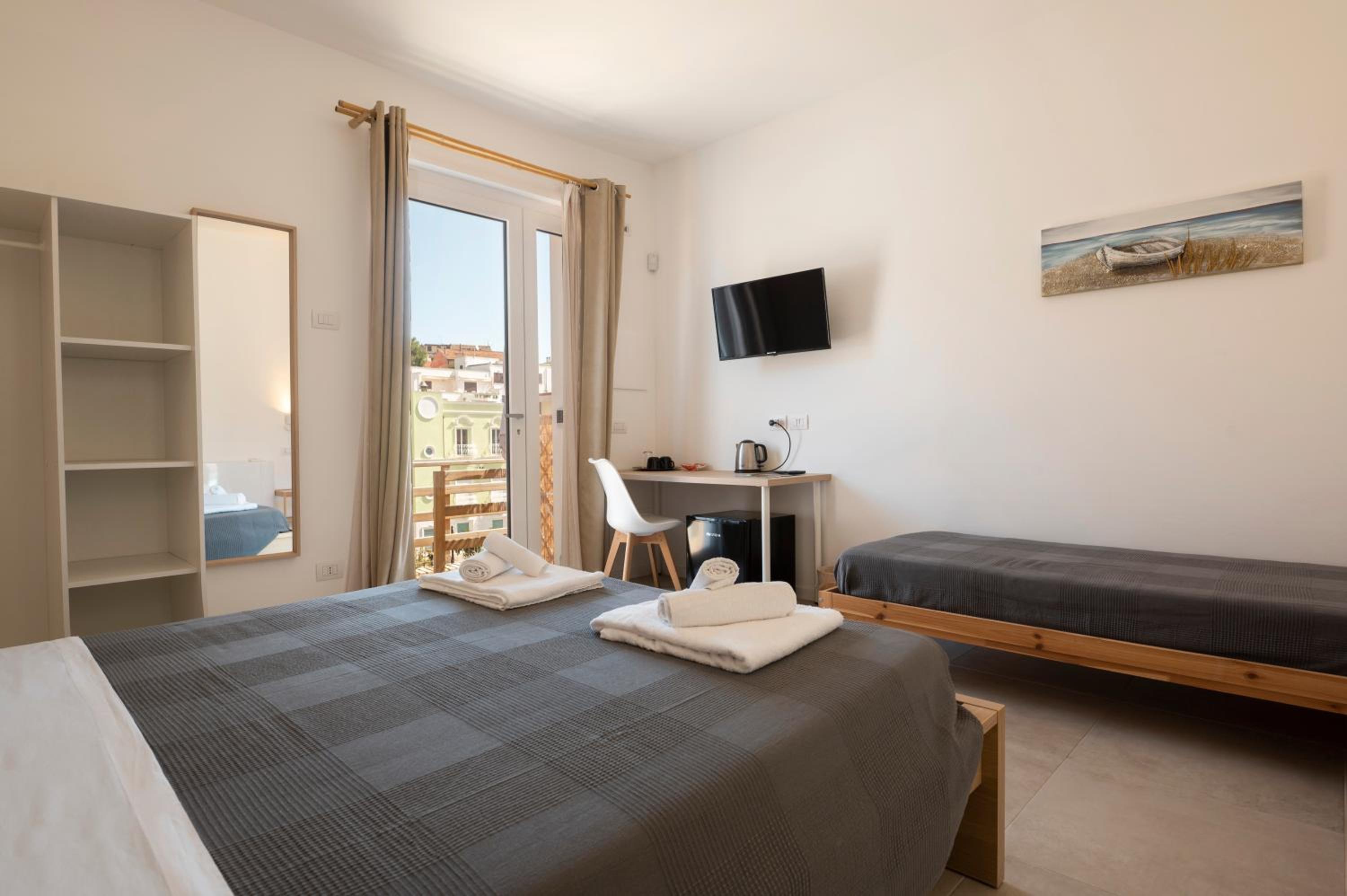 Triple Room with Private Bathroom photo 3