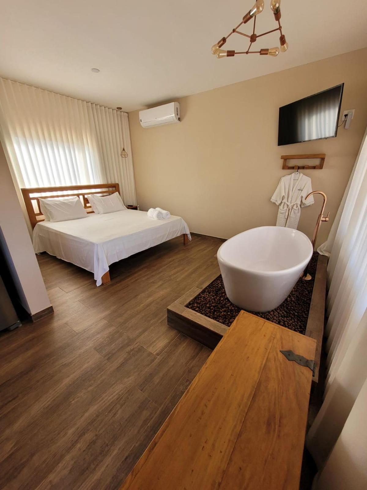 Suite with Hot Tub photo 1
