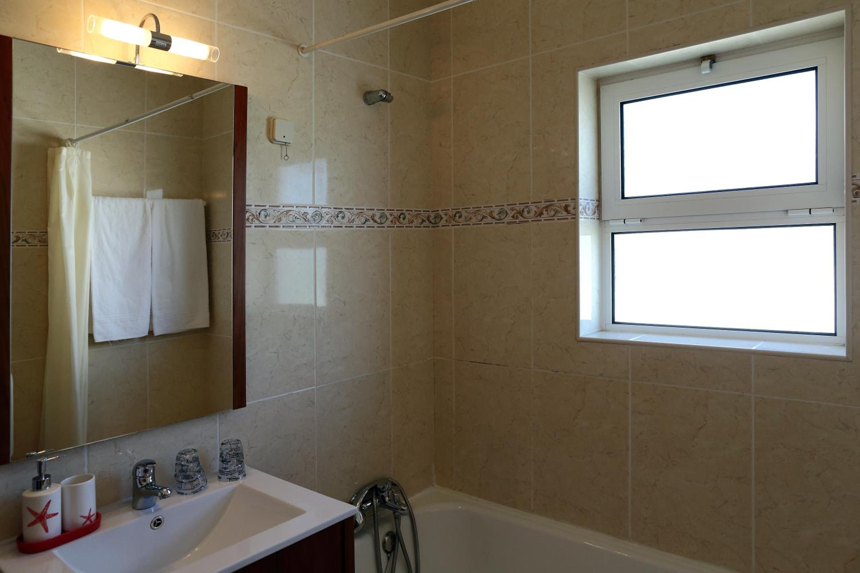Twin Room with Balcony photo 3