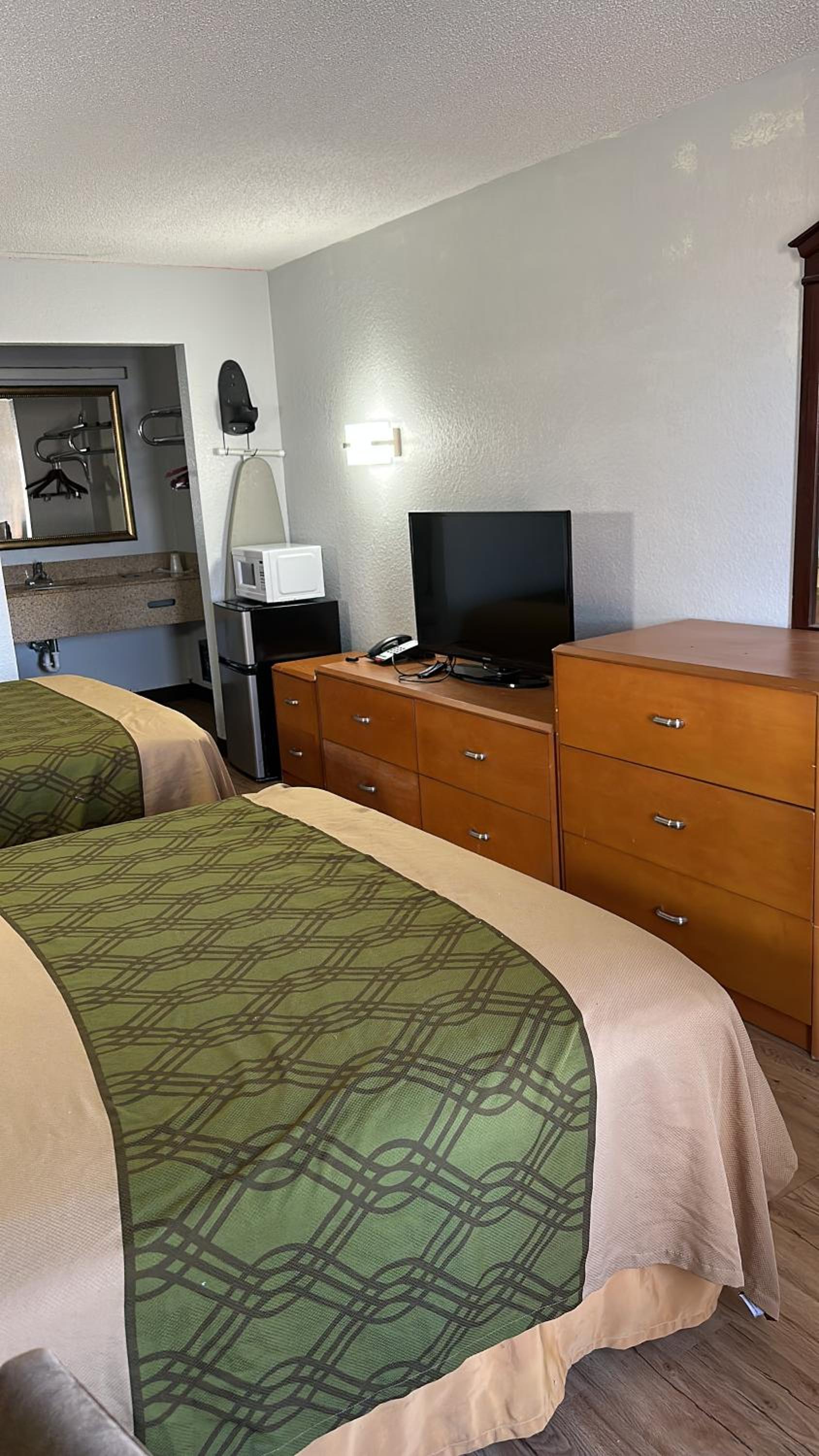 Double Room with Two Double Beds - Smoking photo 1