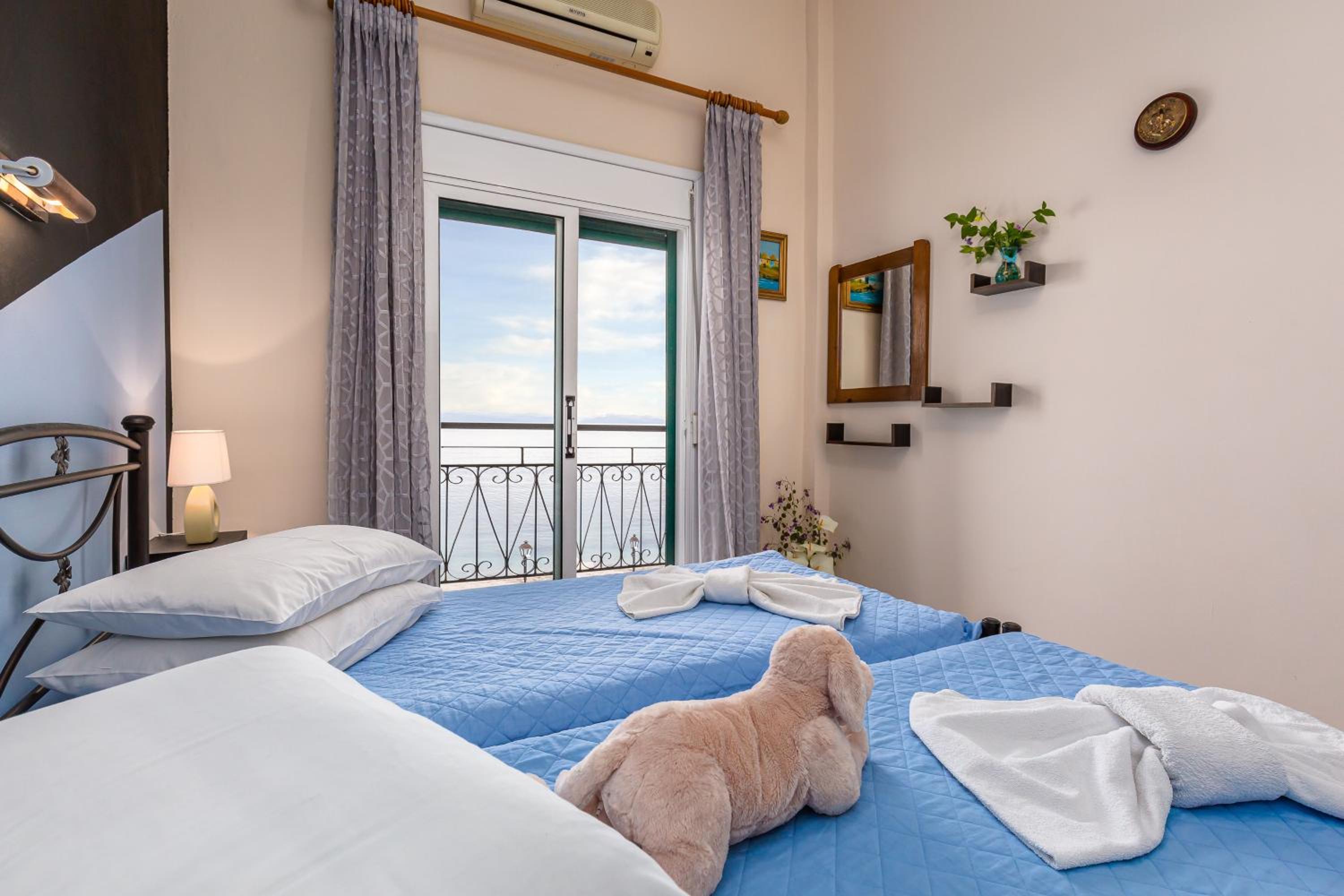 Twin Room with Sea View photo 3