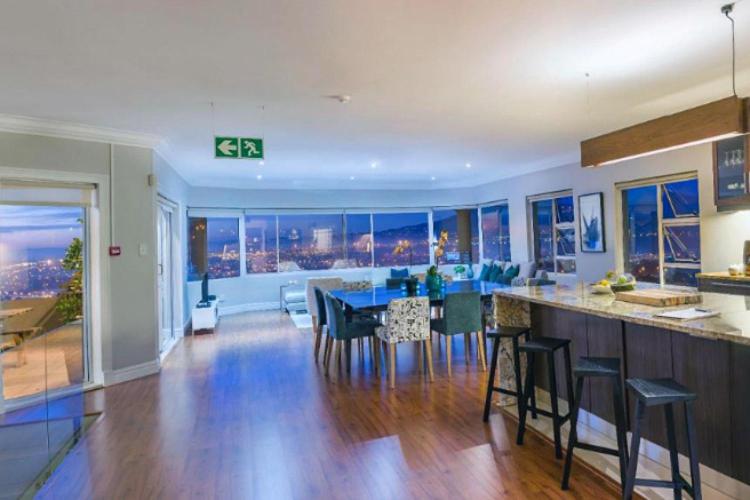 Superior Penthouse photo 1