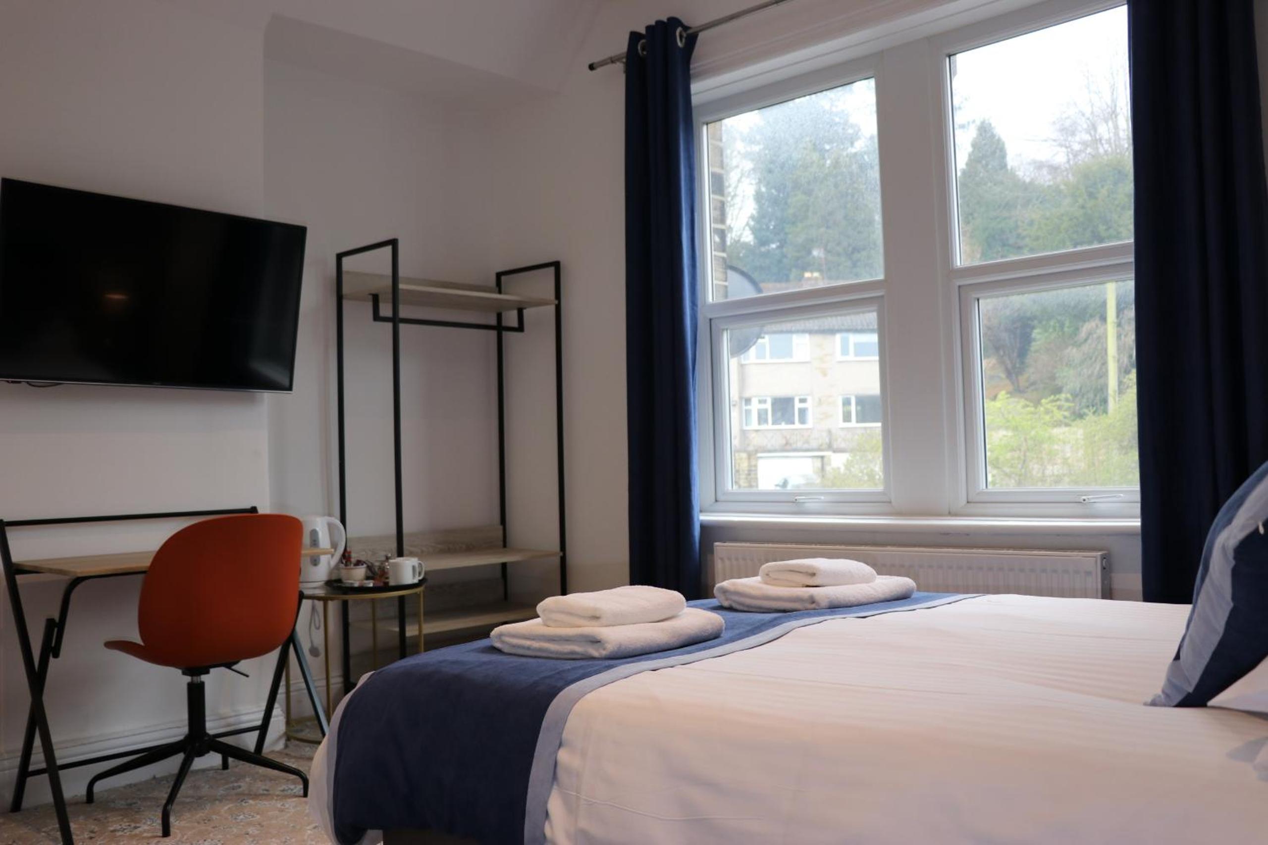 Deluxe Double Room with Shower - Photo 1