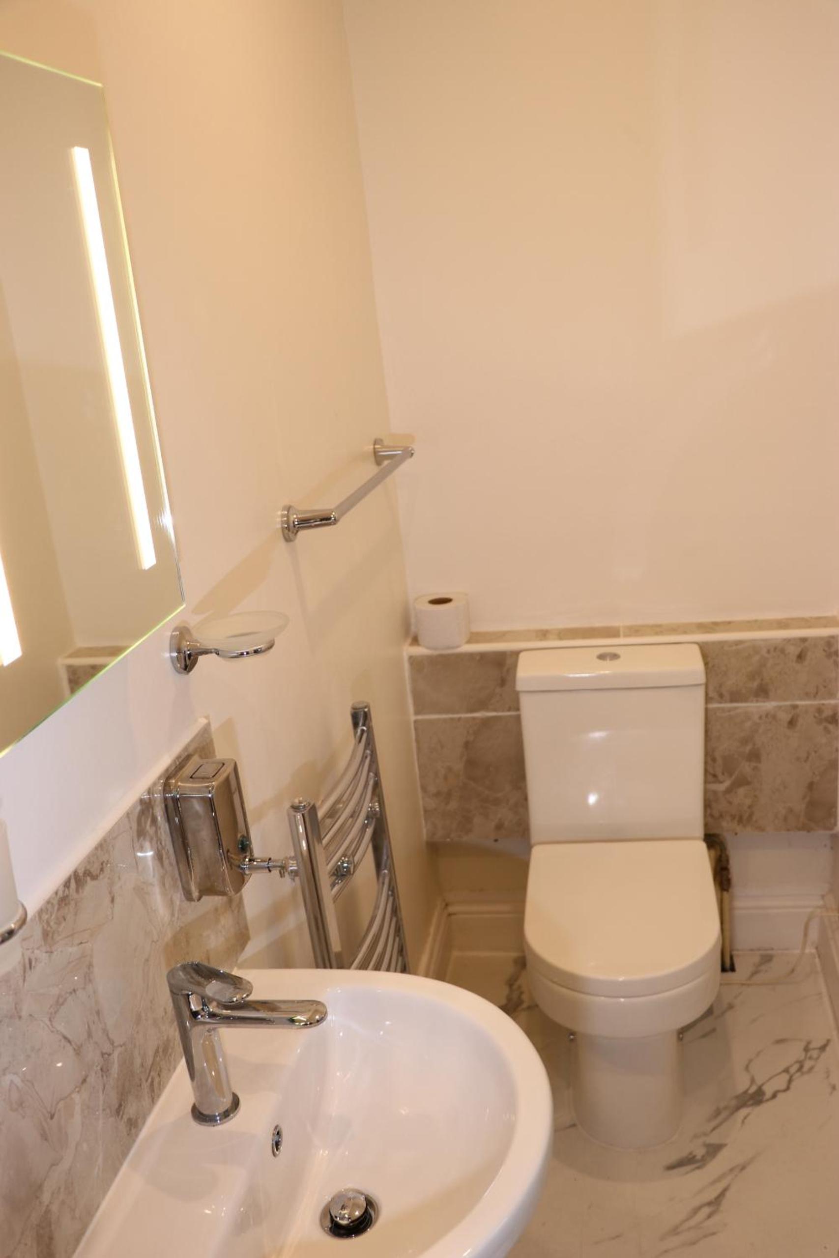 Deluxe Double Room with Shower - Photo 2