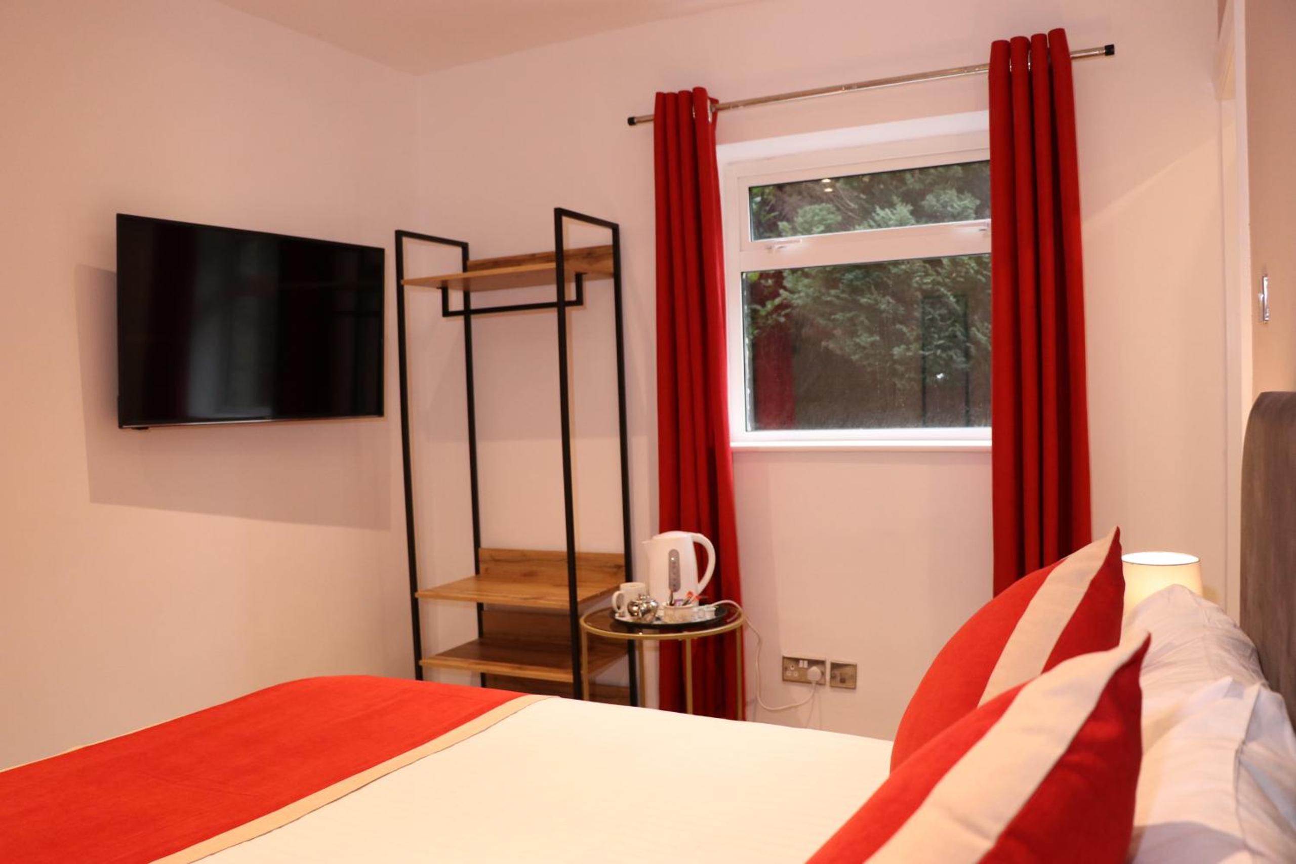Deluxe Double Room with Shower - Photo 10