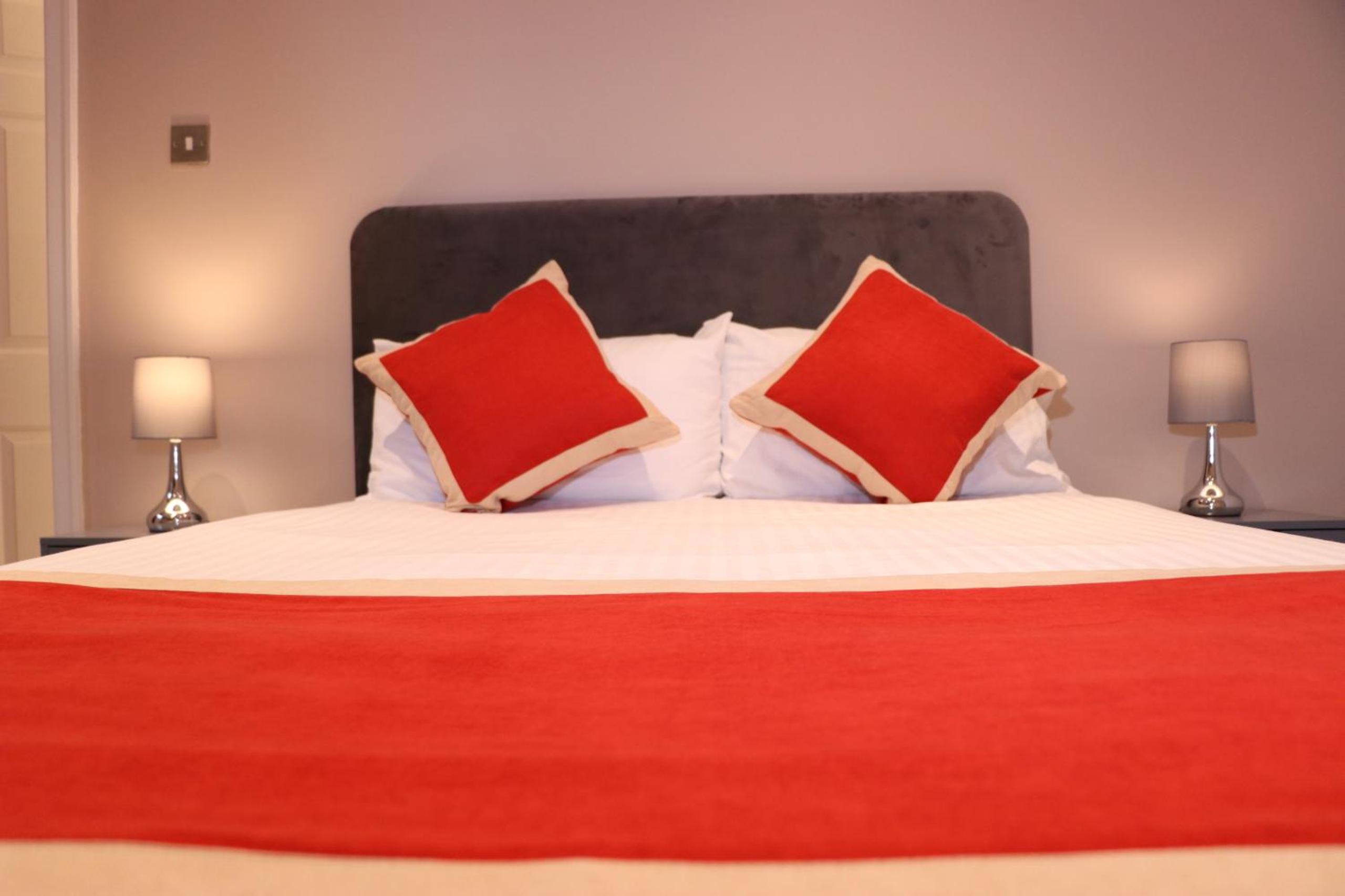 Deluxe Double Room with Shower - Photo 12