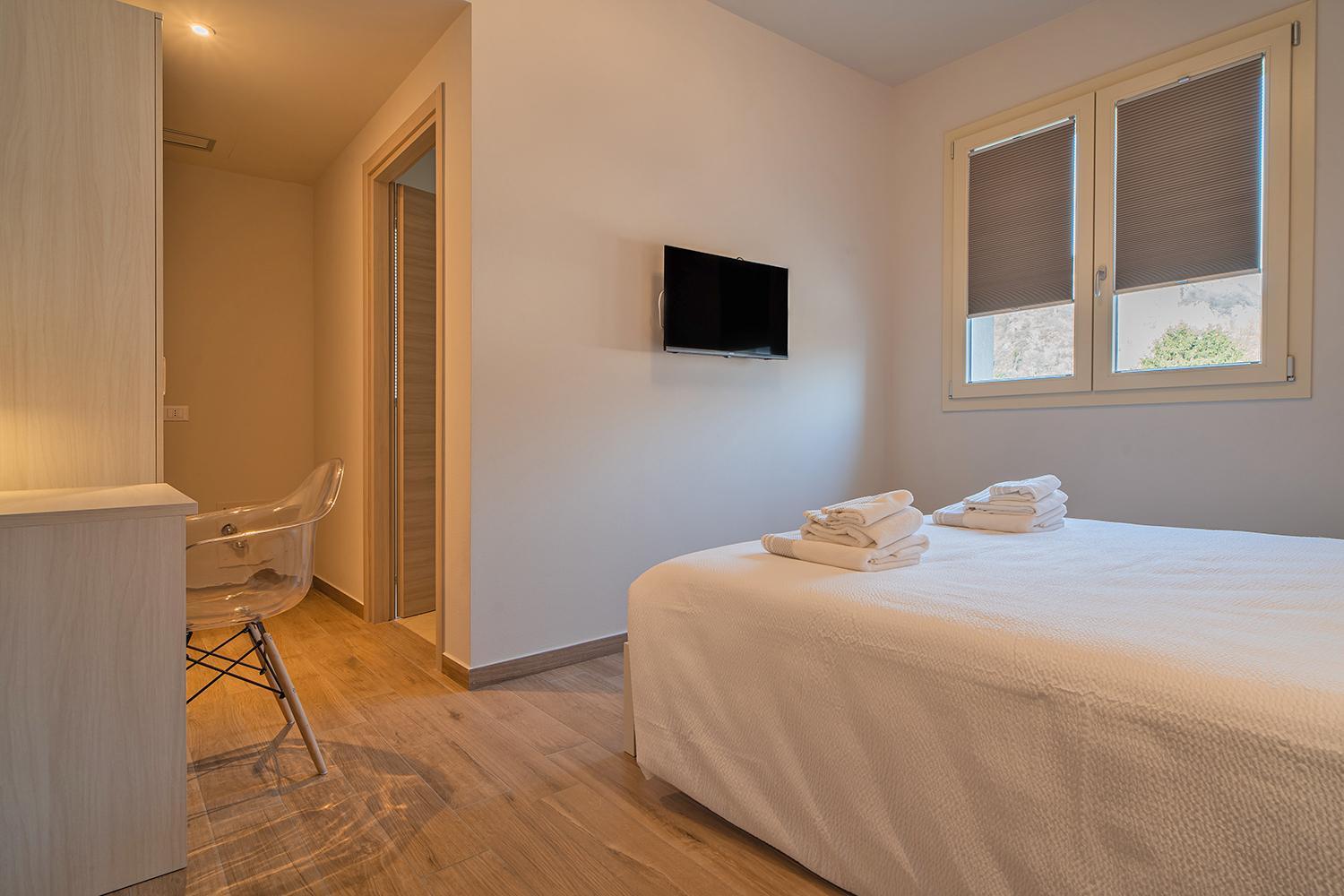 Double Room with Private Bathroom - Photo 2