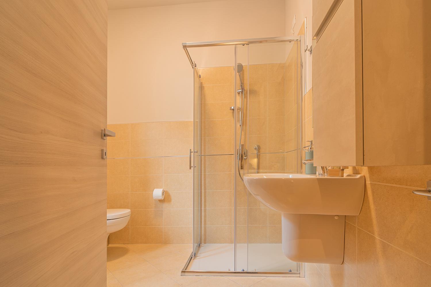 Double Room with Private Bathroom - Photo 3
