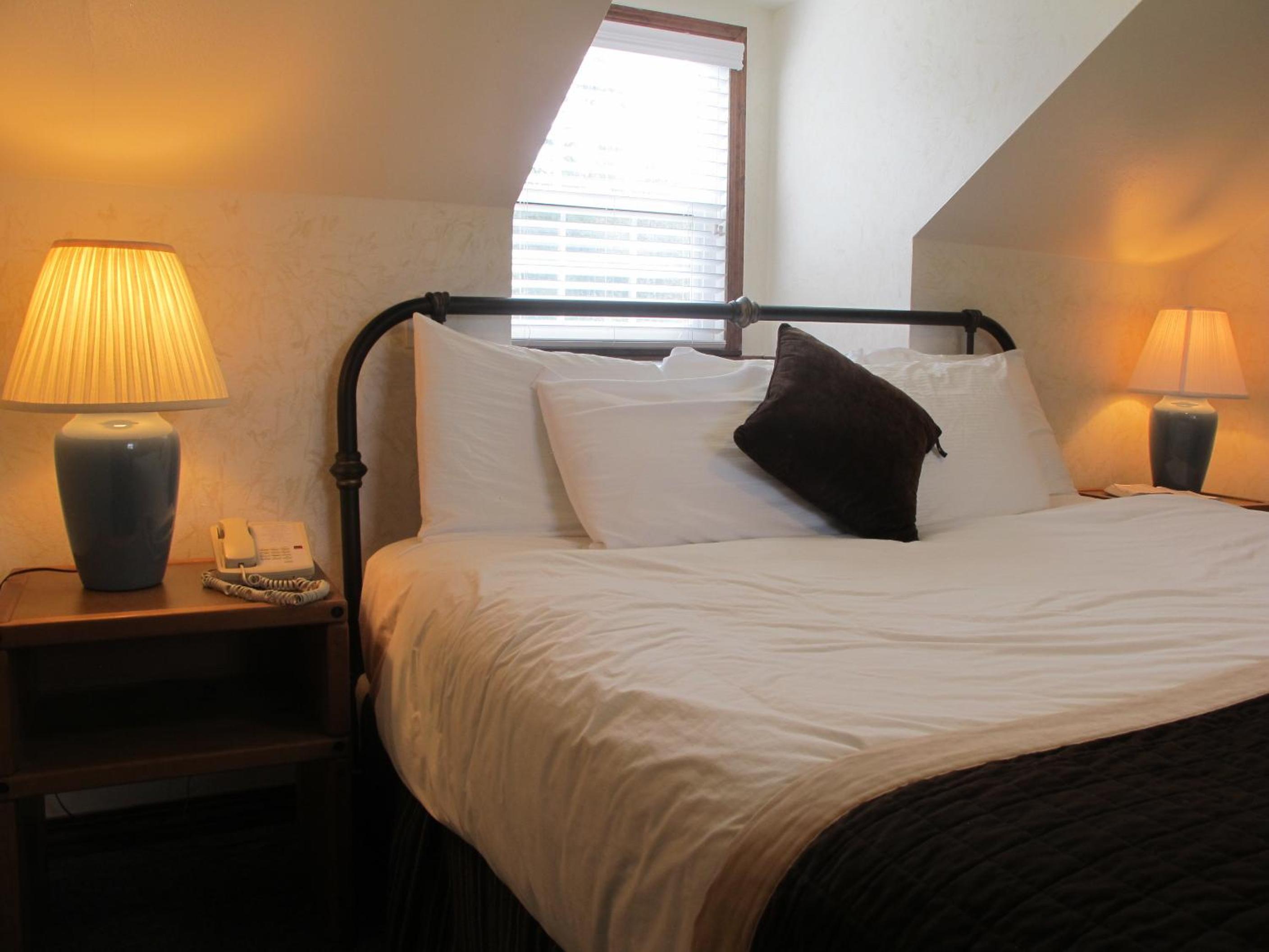 King Suite #21 (non-pet-friendly) photo 1