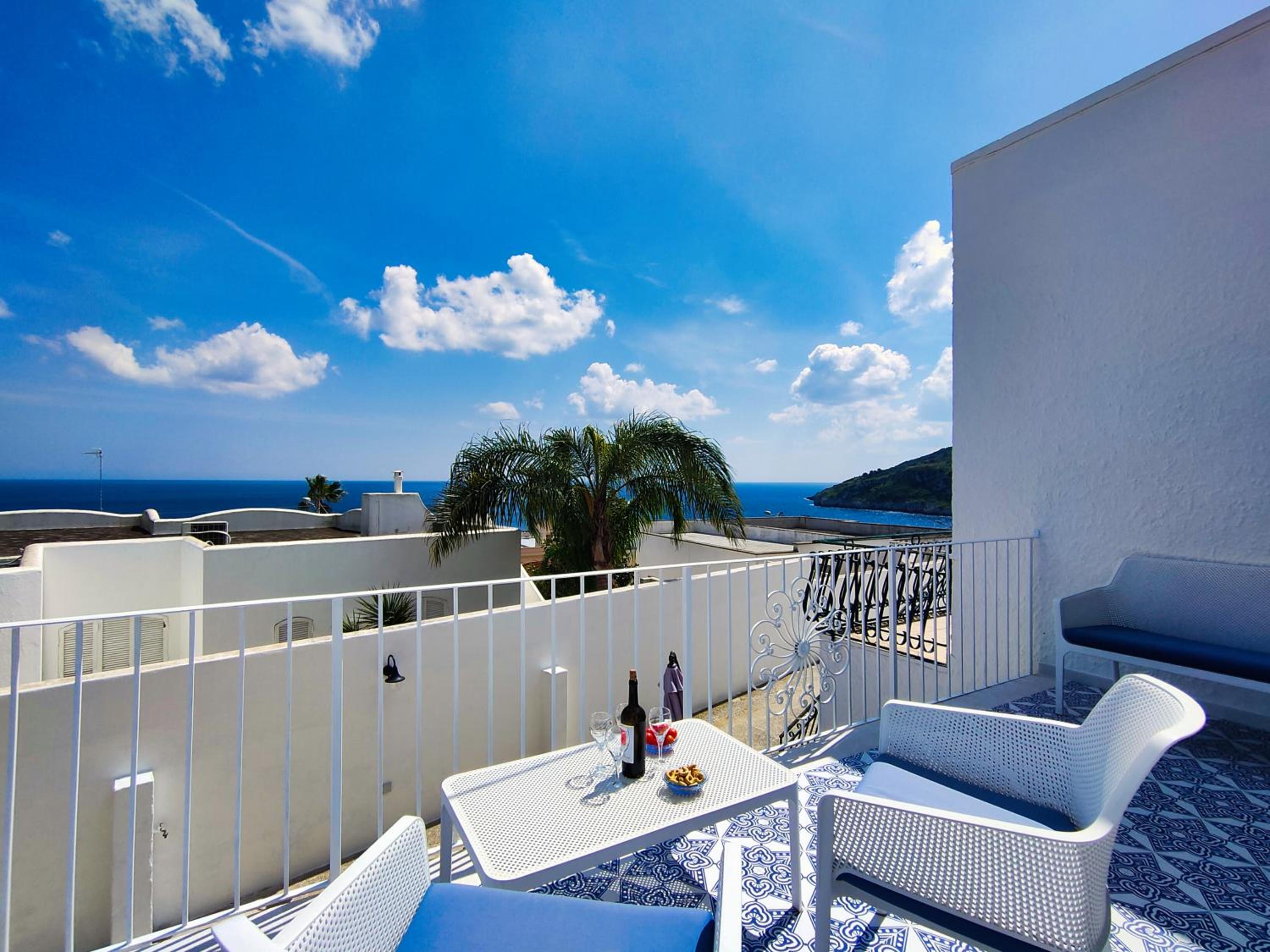 Two-Bedroom Apartment with Balcony and Sea View photo 2