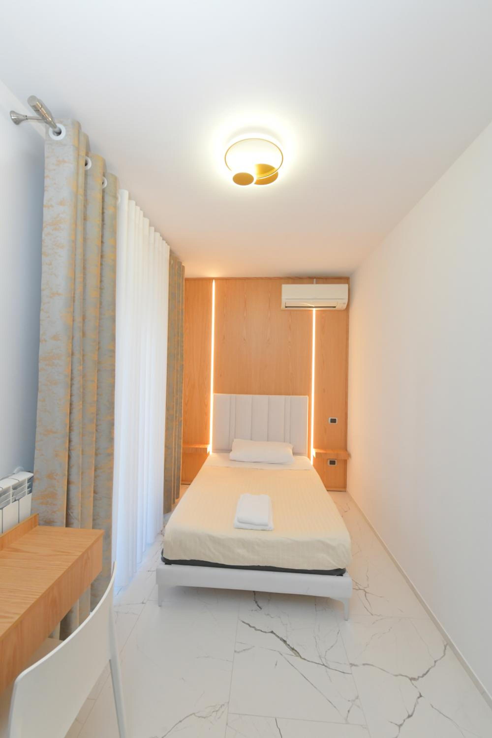 Single Room photo 3
