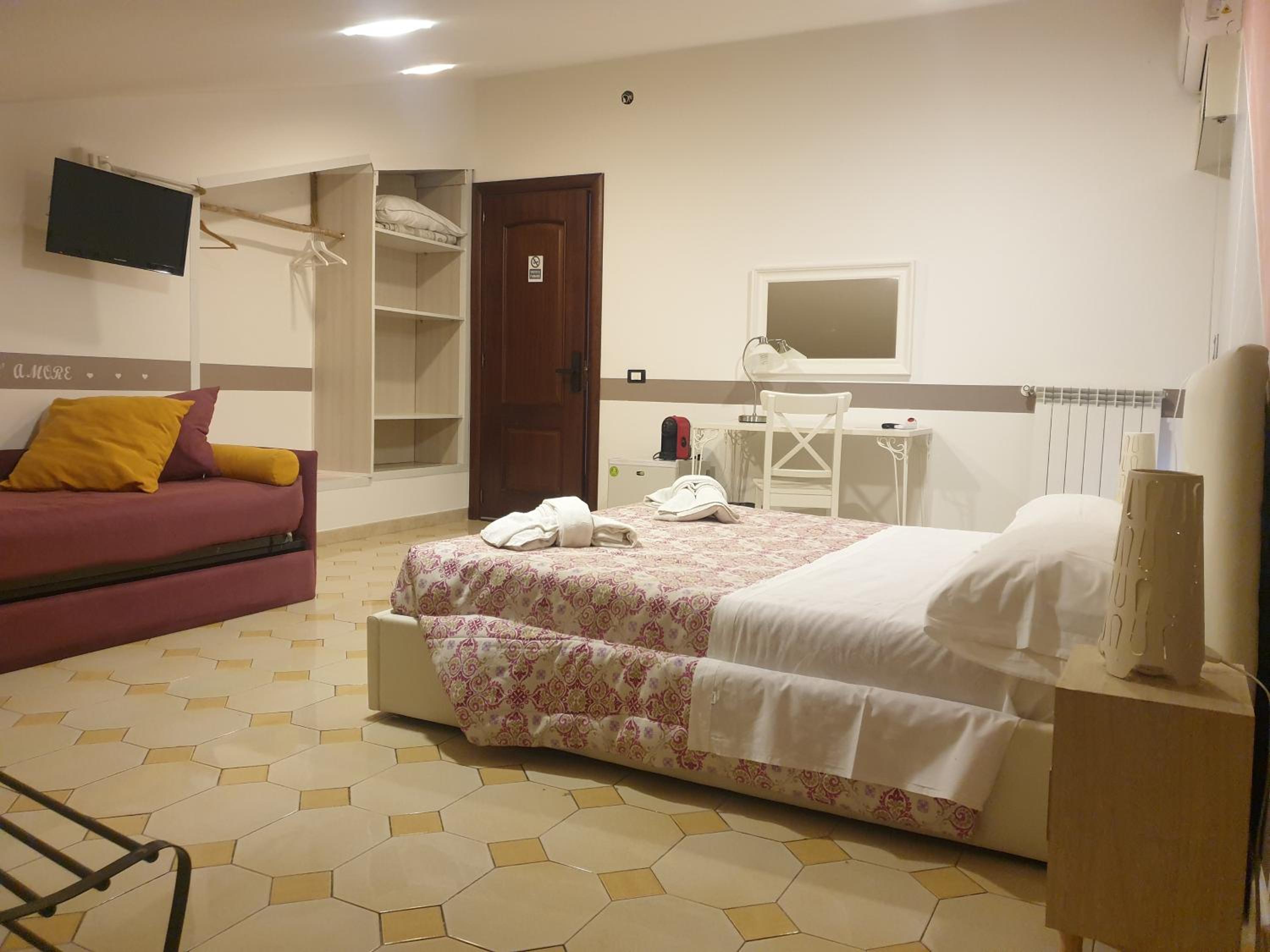 Double Room With Private External Bathroom photo 2