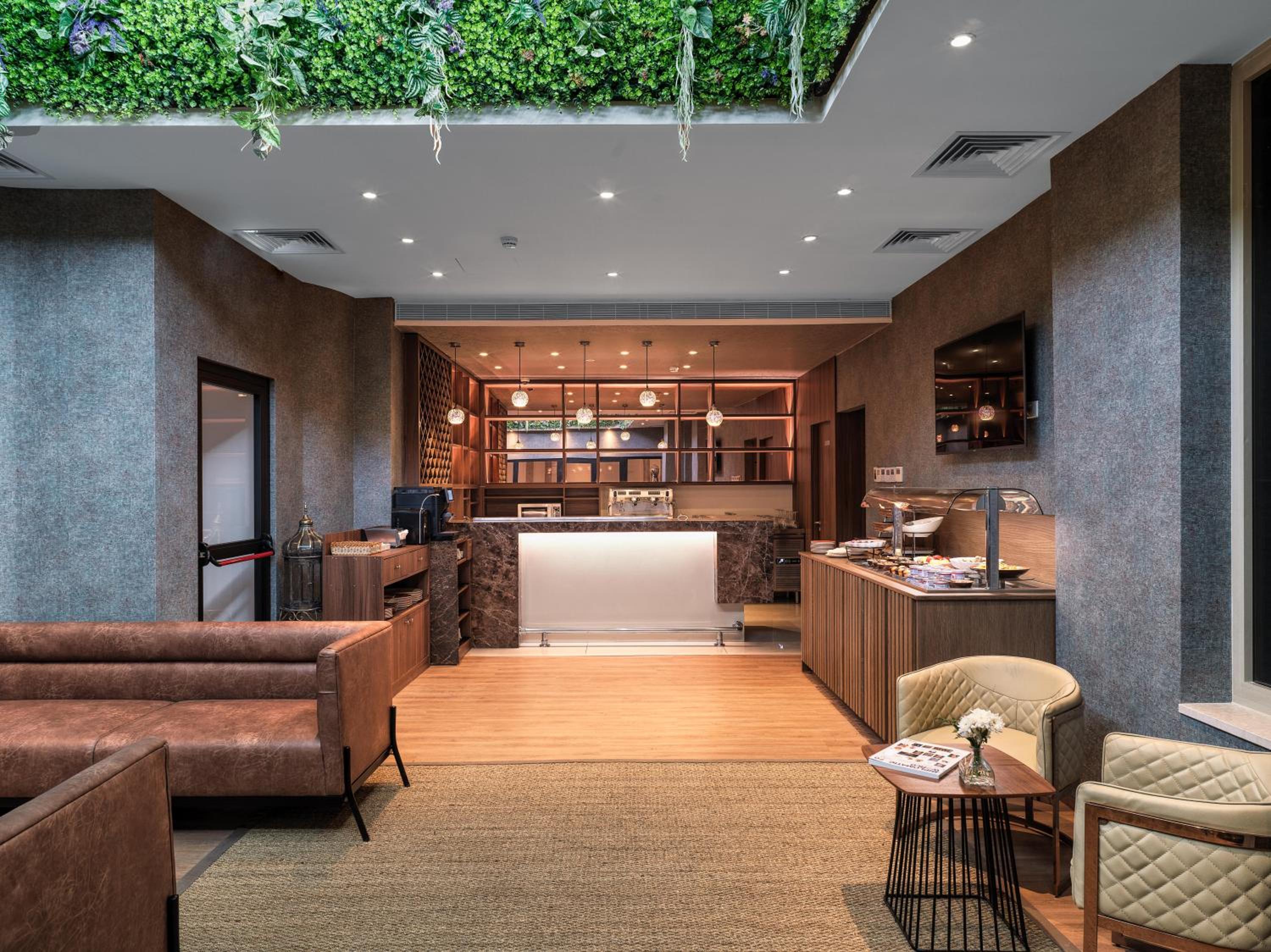 Skylight Suite with Outdoor Hot Tub