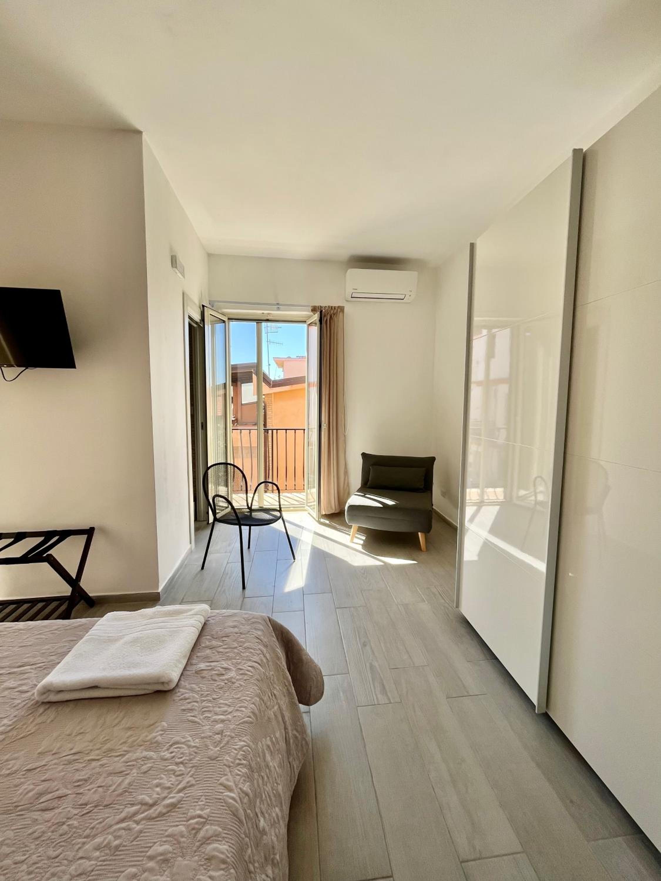 Deluxe Double Room With Balcony photo 3