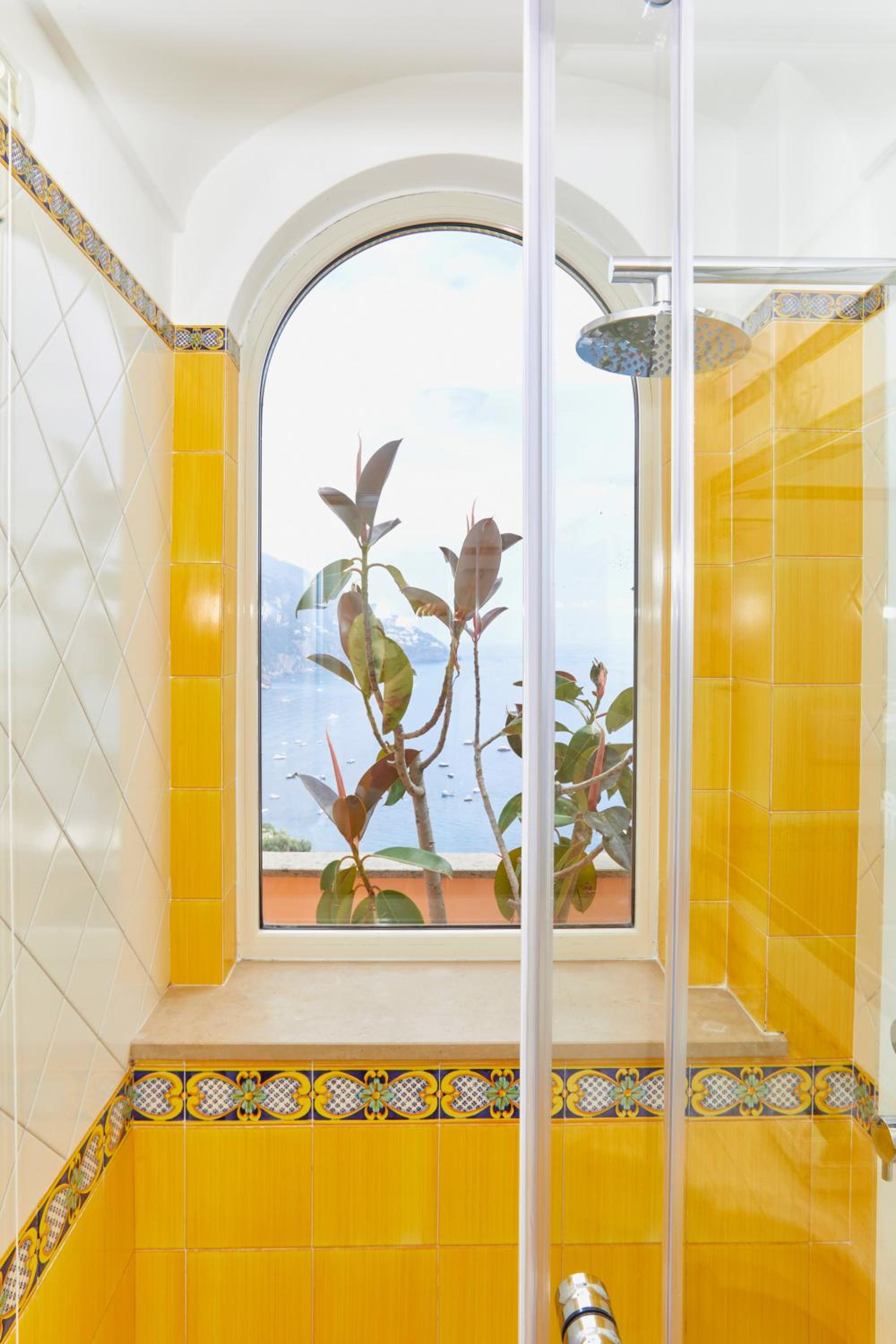 Queen Room with Outdoor Spa Bath and Large Terrace Sea View - Photo 15