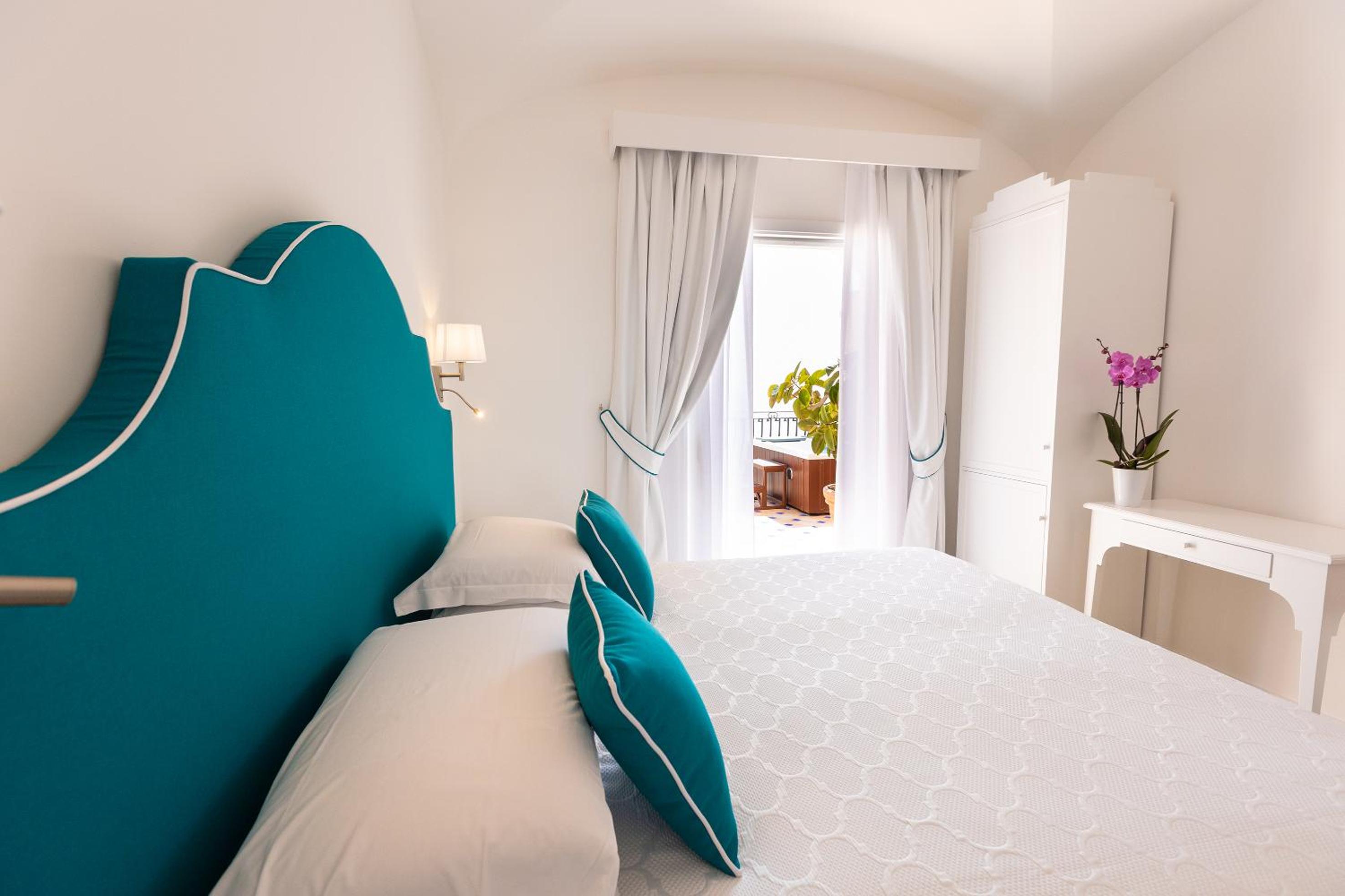 Queen Room with Outdoor Spa Bath and Large Terrace Sea View - Photo 14