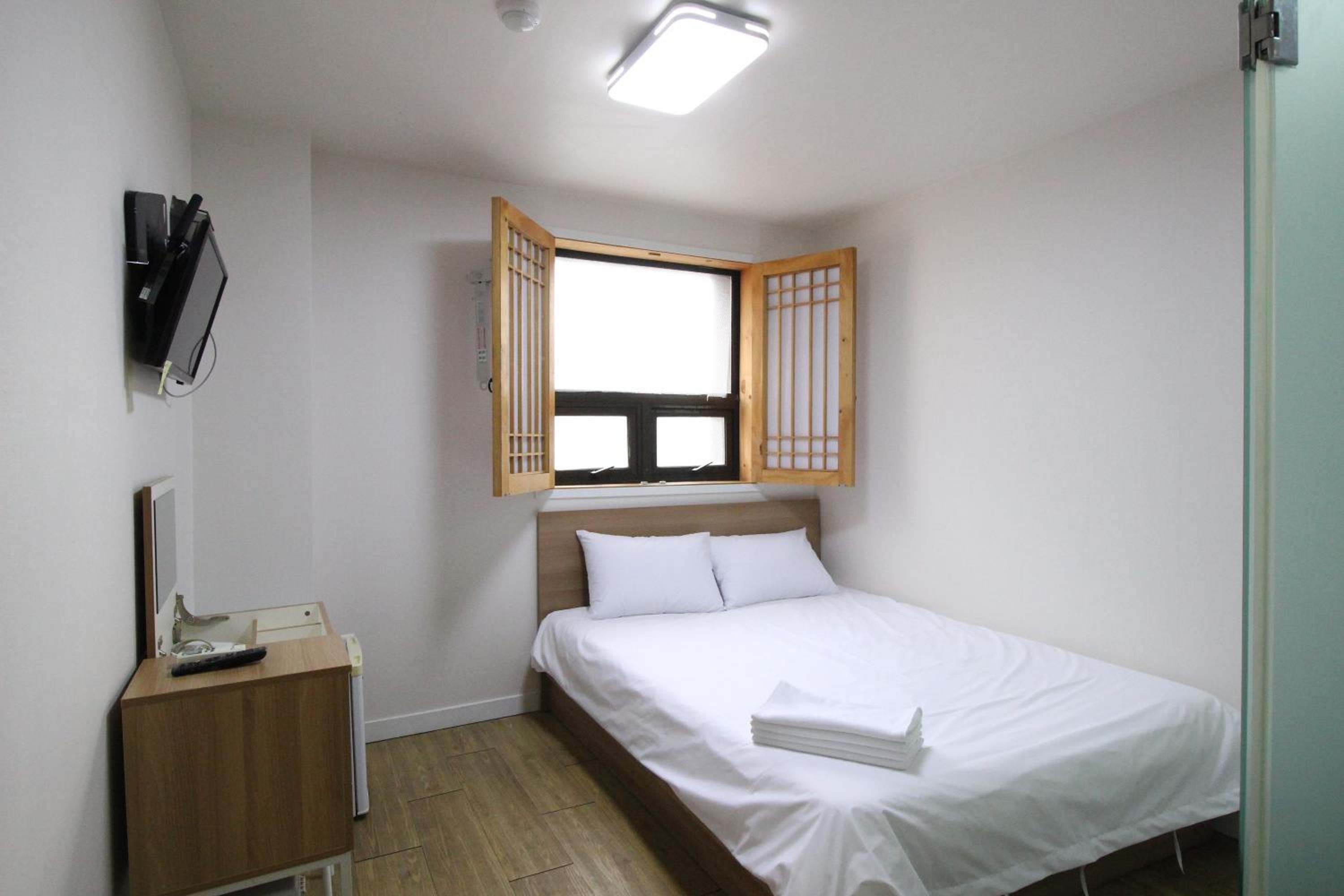 Double Room - Photo 9