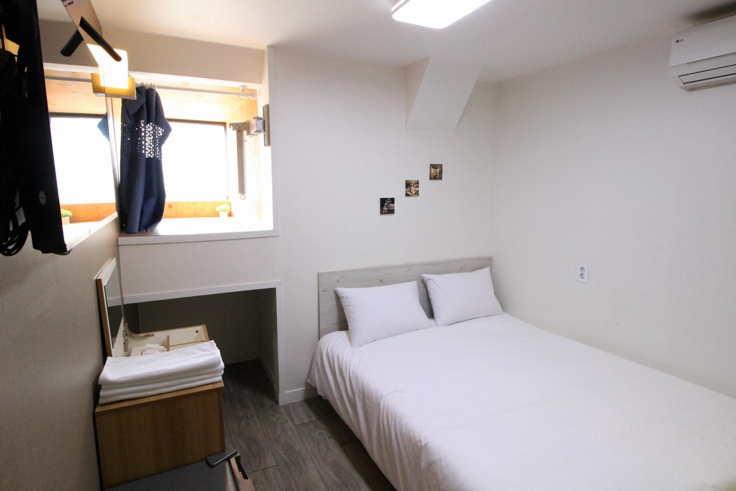 Double Room - Photo 11