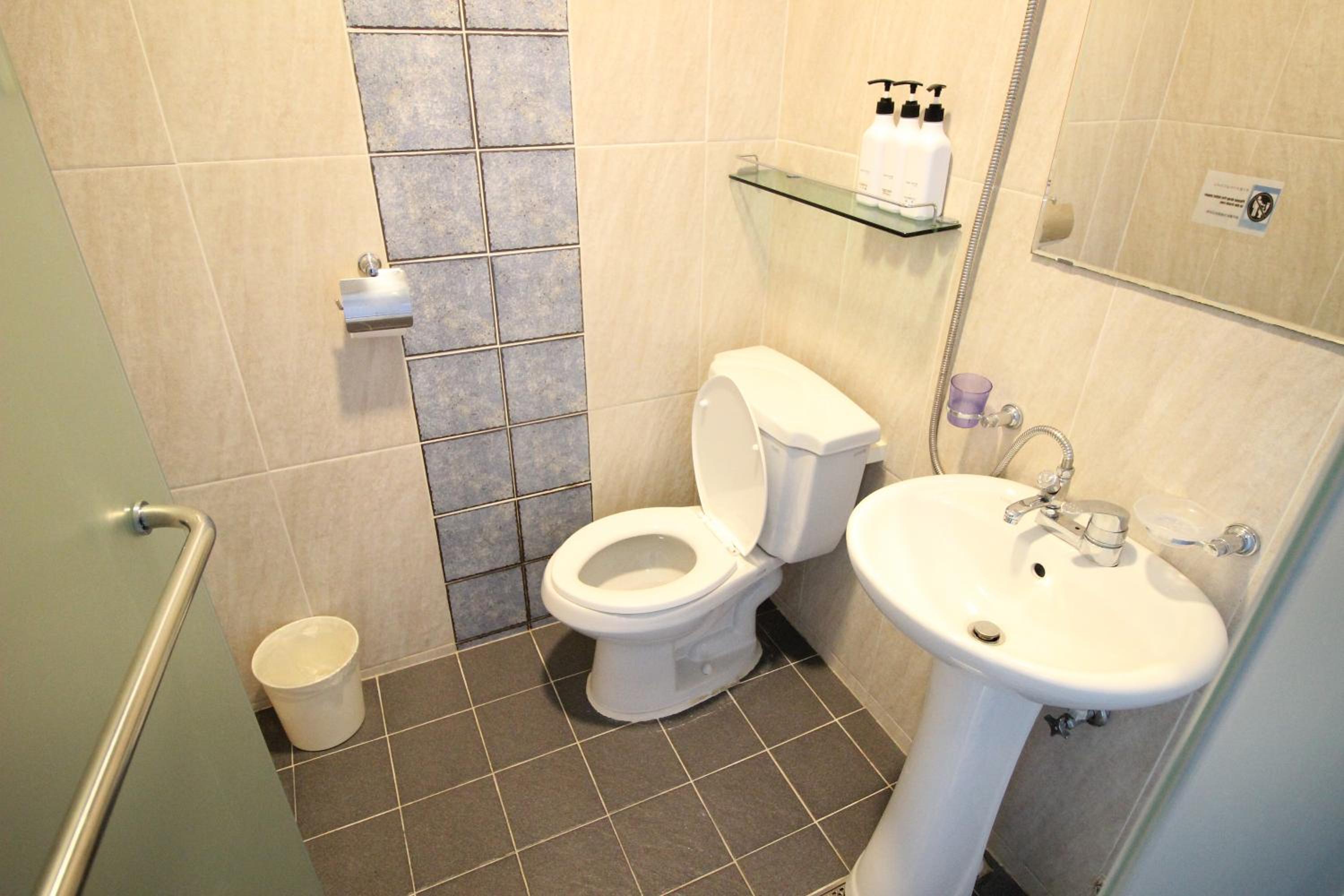Double Room - Photo 18