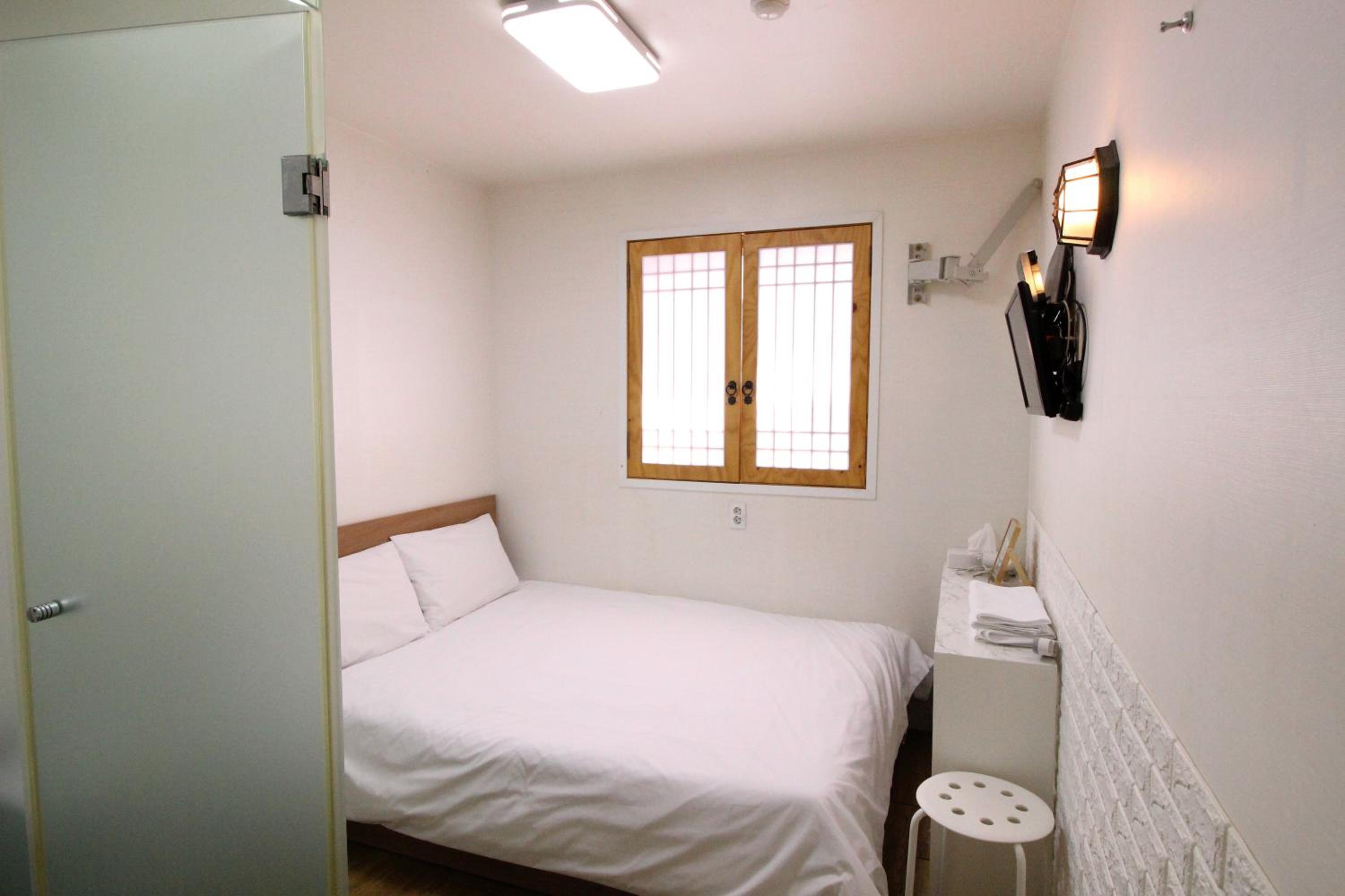 Double Room - Photo 17