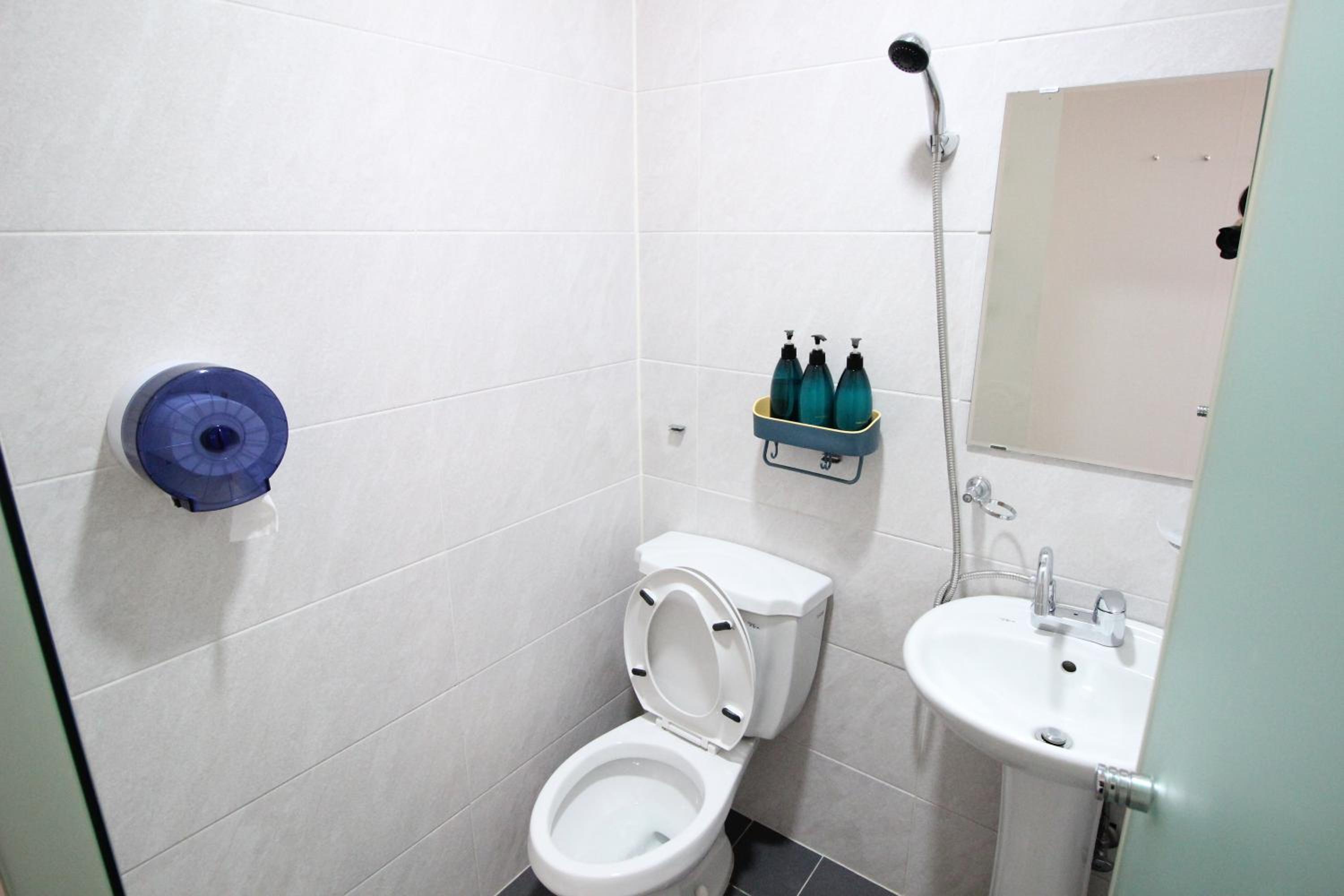 Twin Room - Photo 8