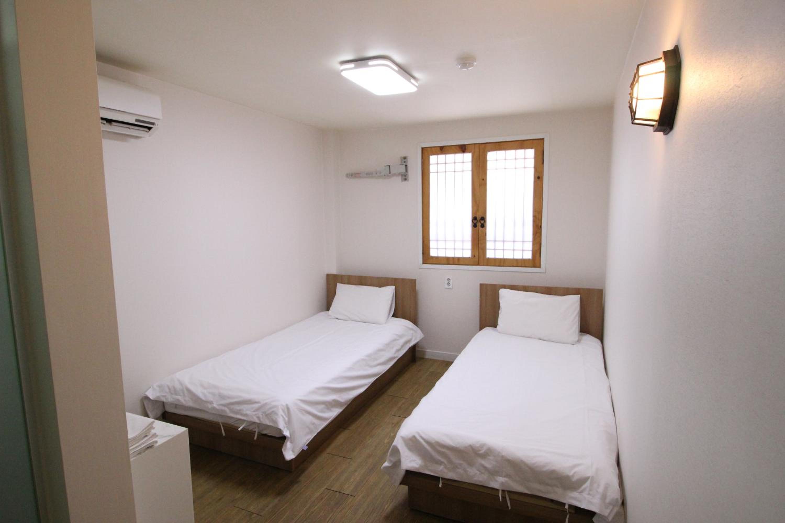 Twin Room - Photo 13