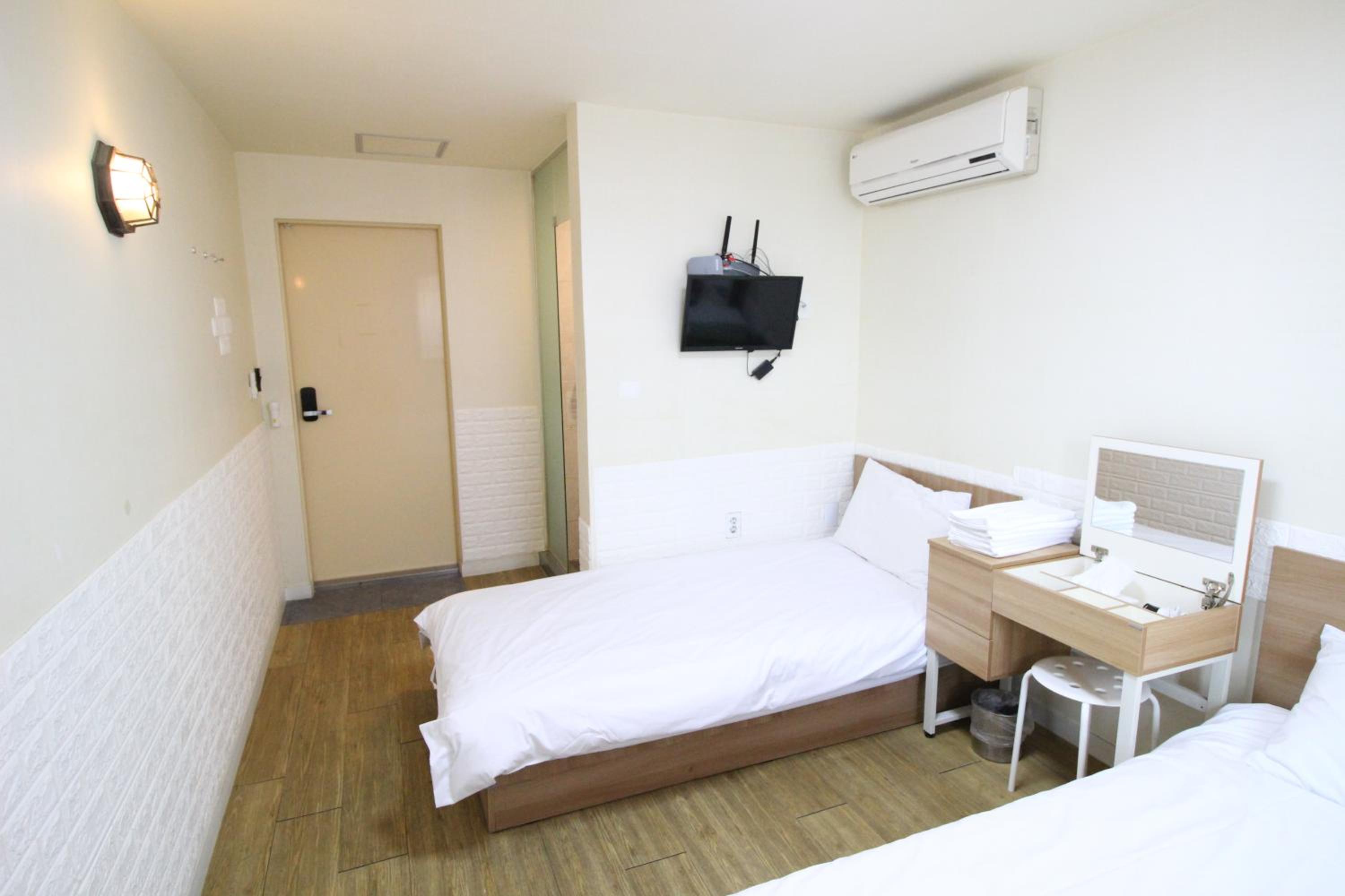 Triple Room - Photo 11