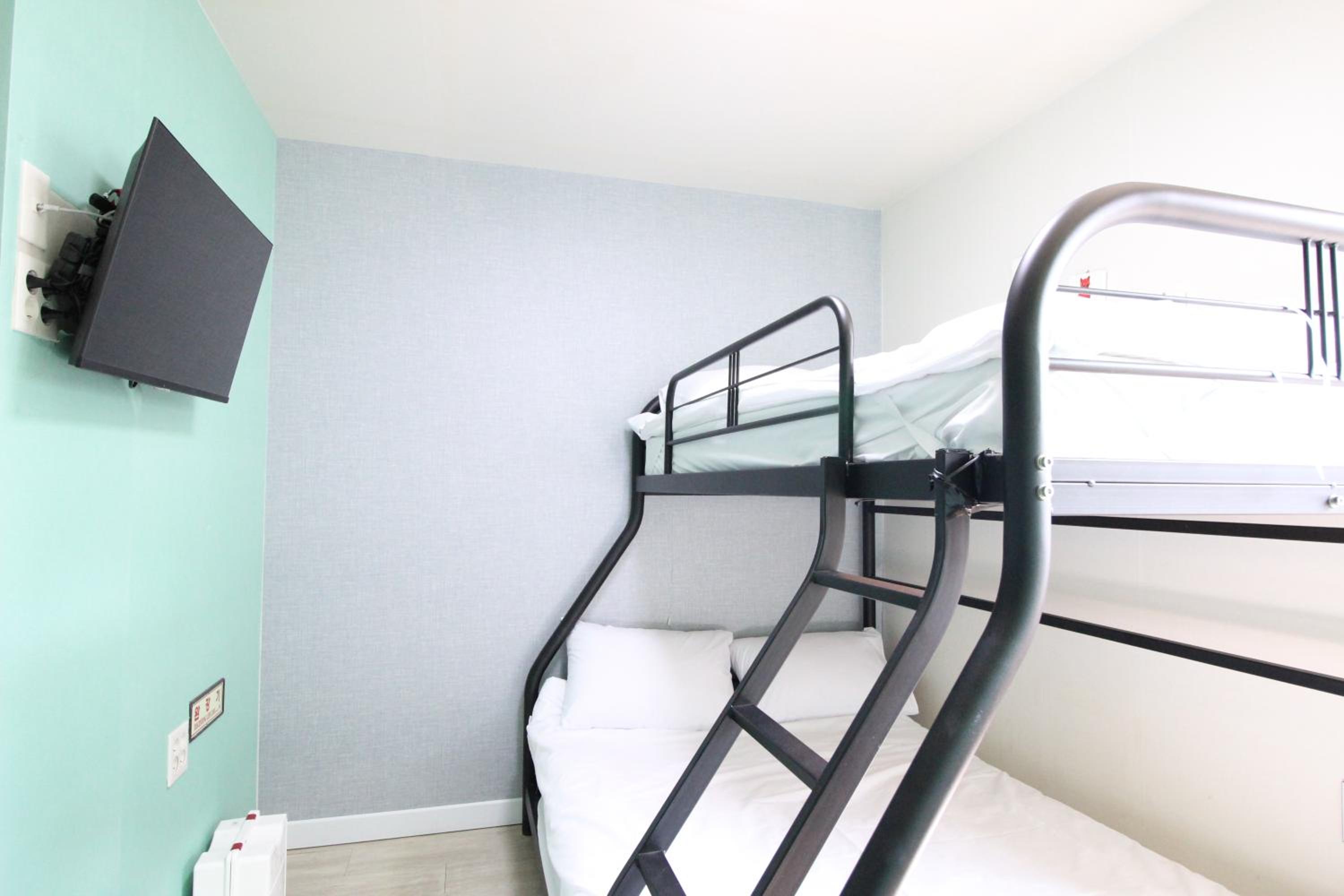 Economy Triple Room - Photo 2