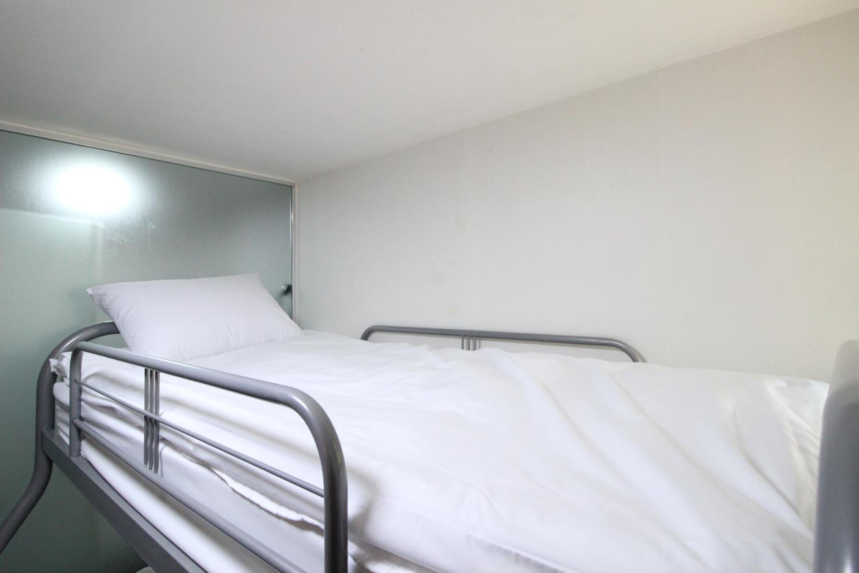 Economy Triple Room - Photo 7