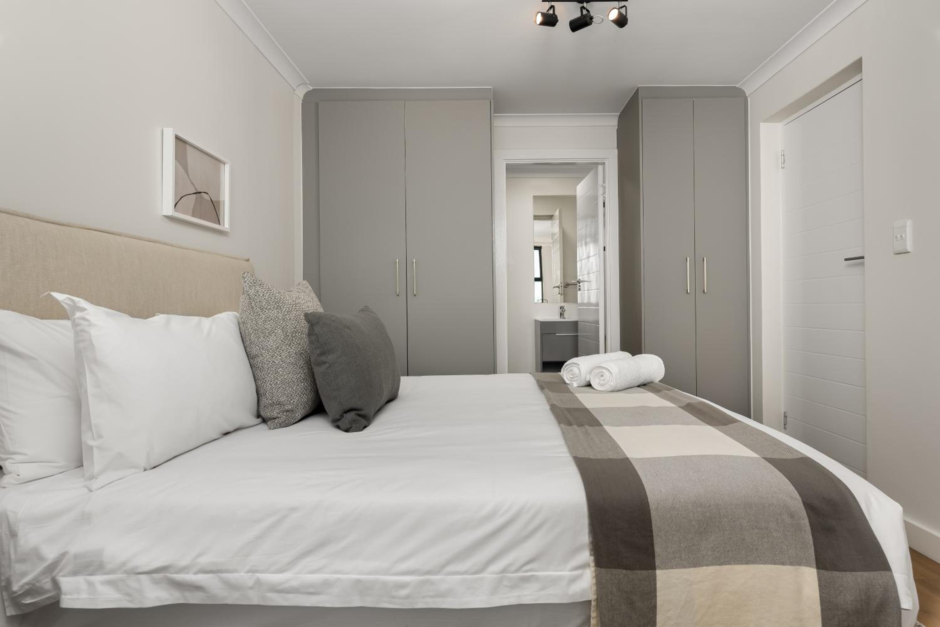 Standard One Bedroom Apartment - Photo 17