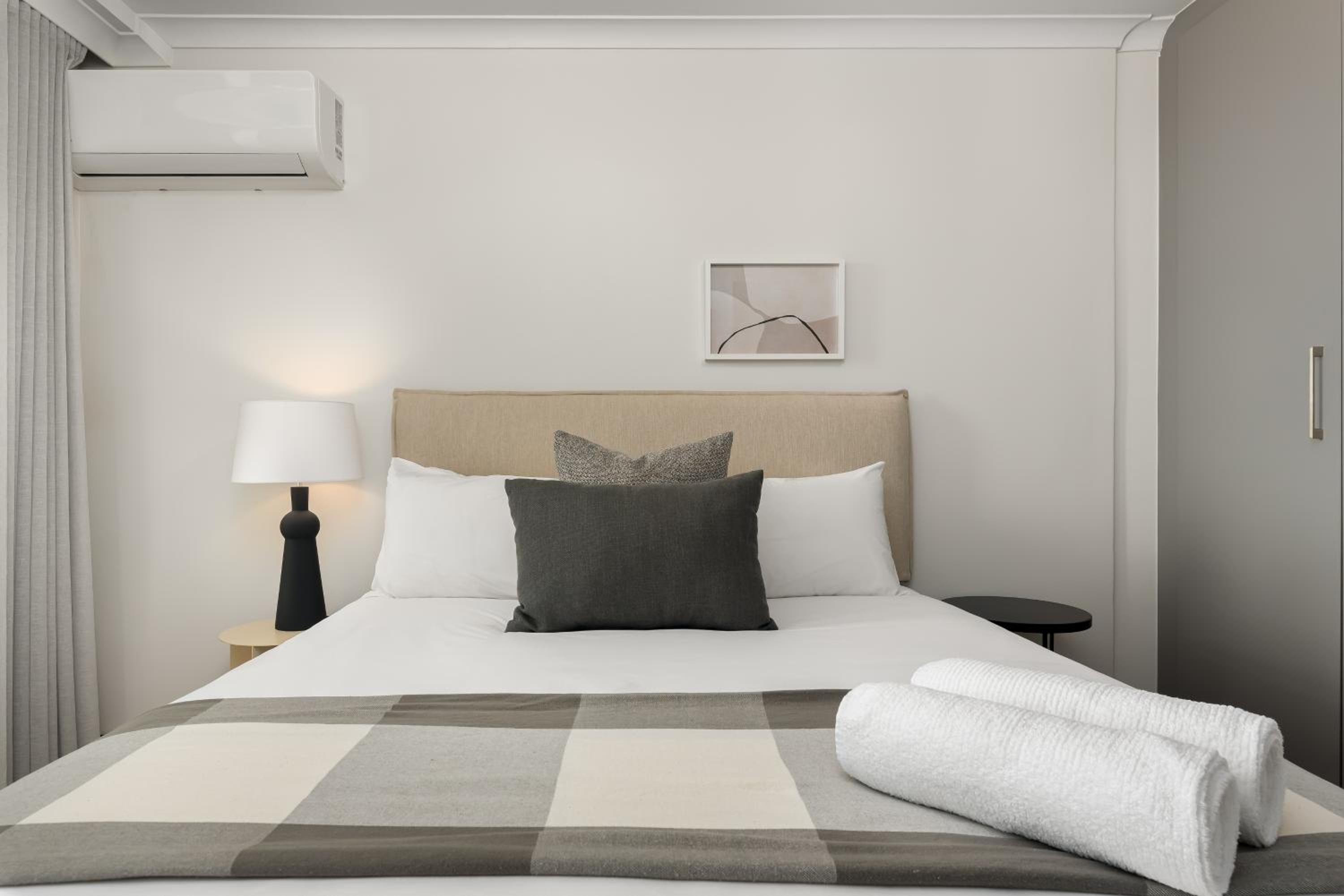 Standard One Bedroom Apartment - Photo 10