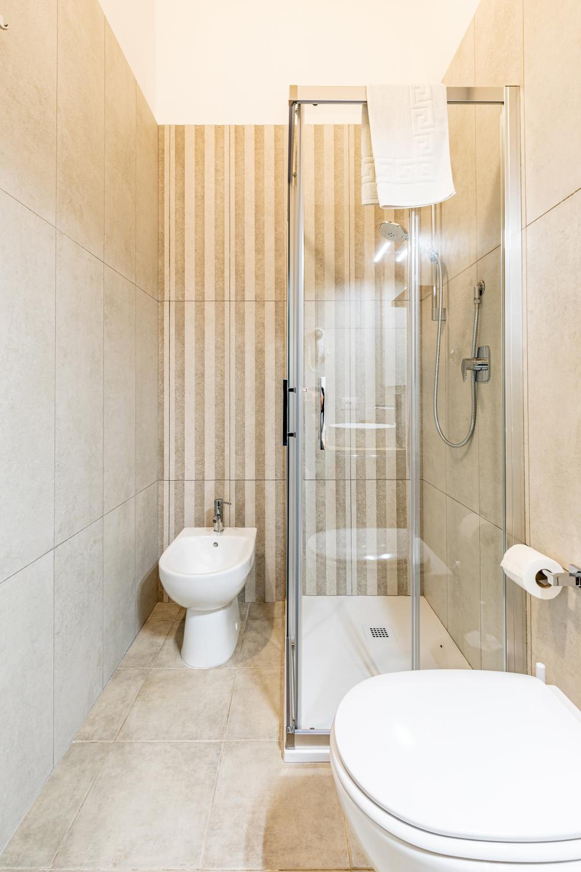 Double Room - Photo 5