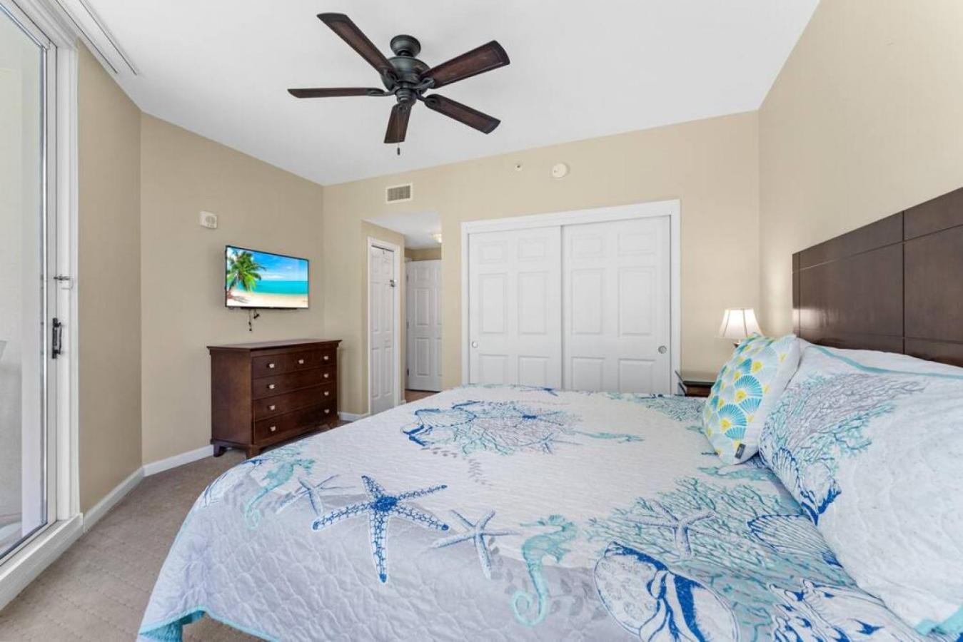 Family Room photo 1