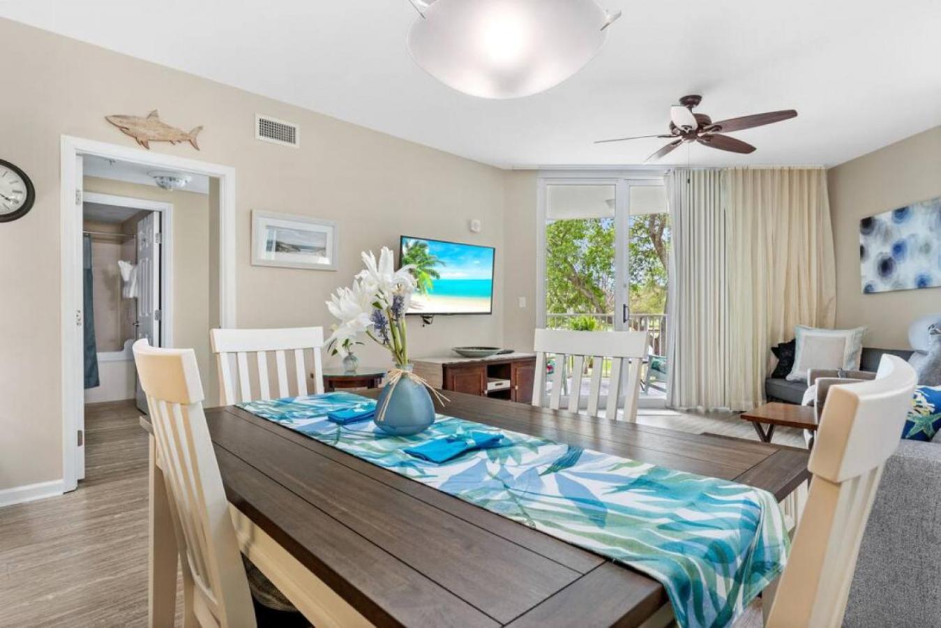 Family Room photo 2