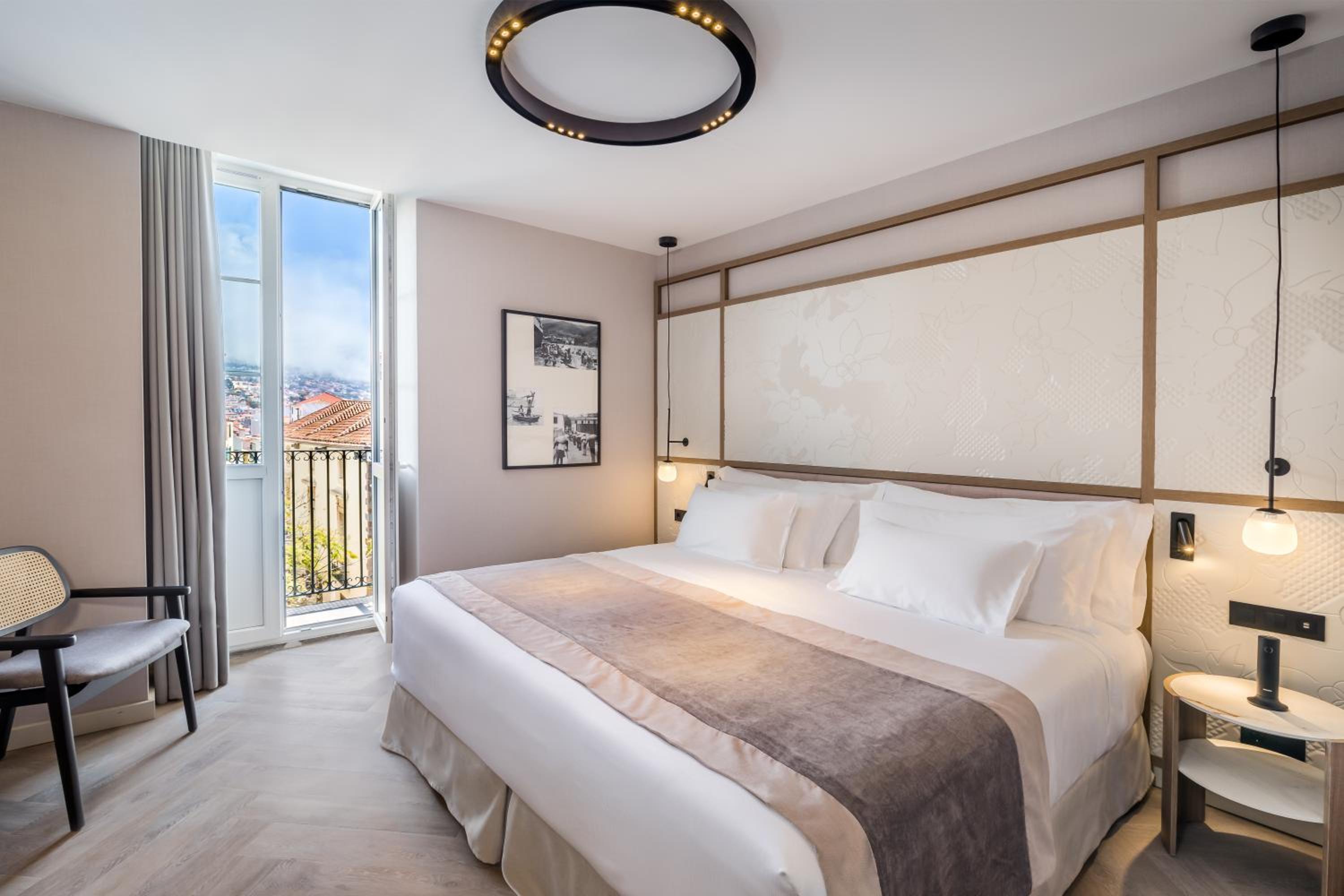 Deluxe Double or Twin Room with City View - Photo 1