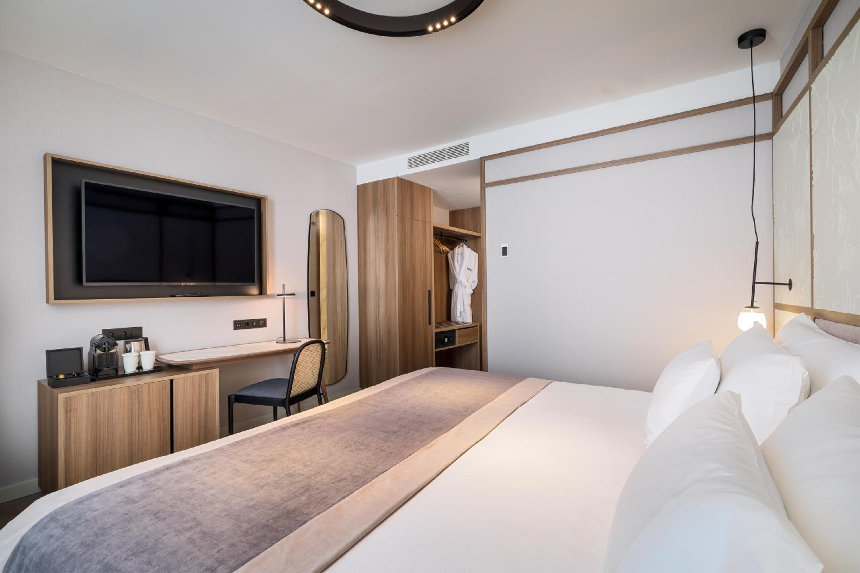 Deluxe Double or Twin Room - Photo 2