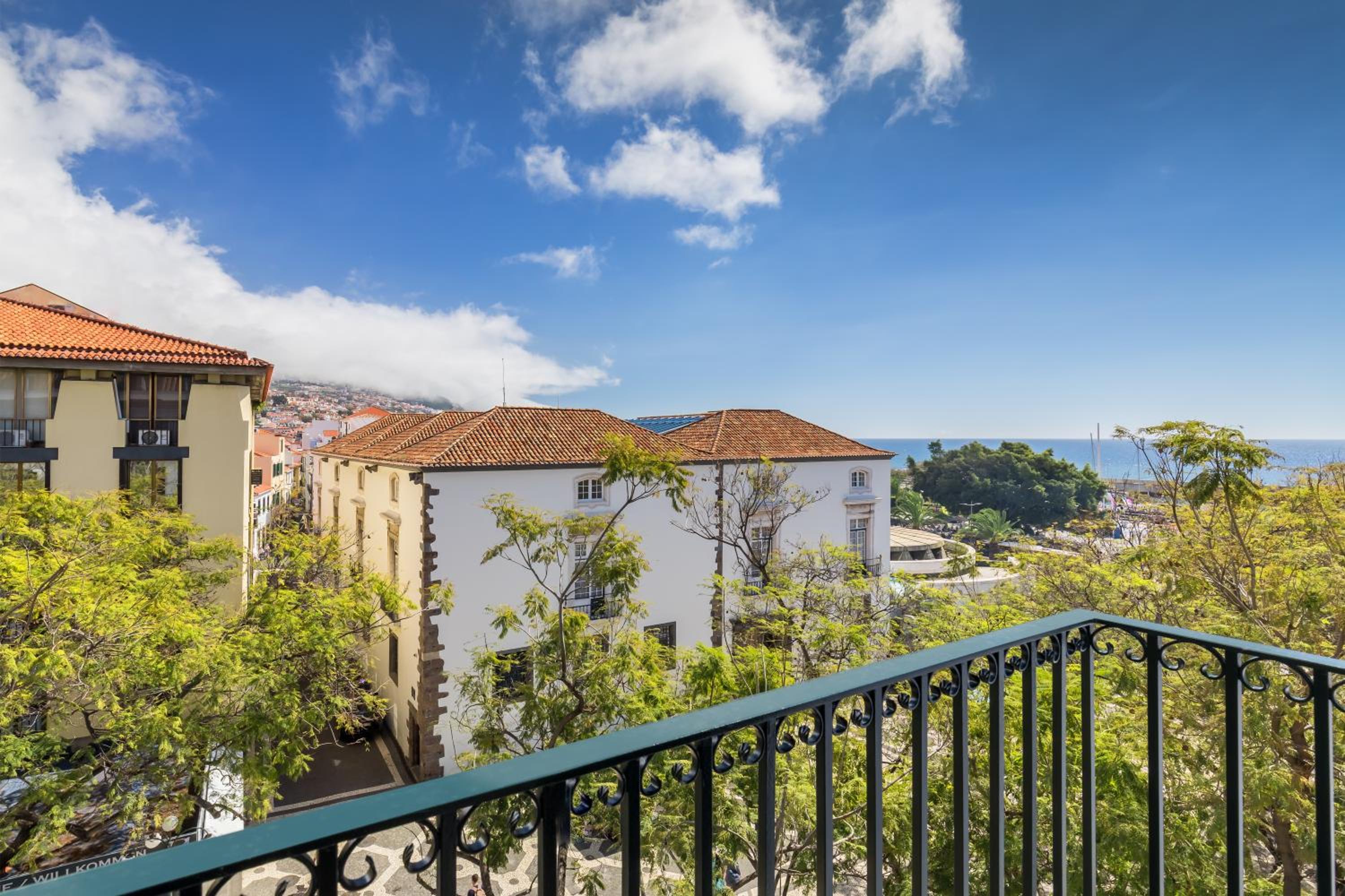 Deluxe Double or Twin Room with City View - Photo 5