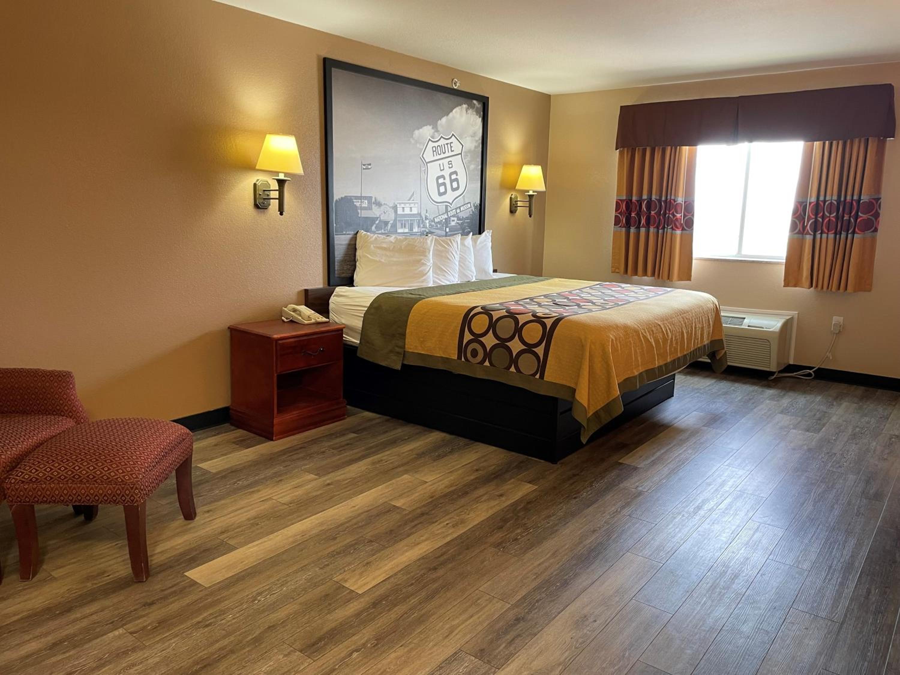 King Room - Pet Friendly/Non-Smoking - Photo 3
