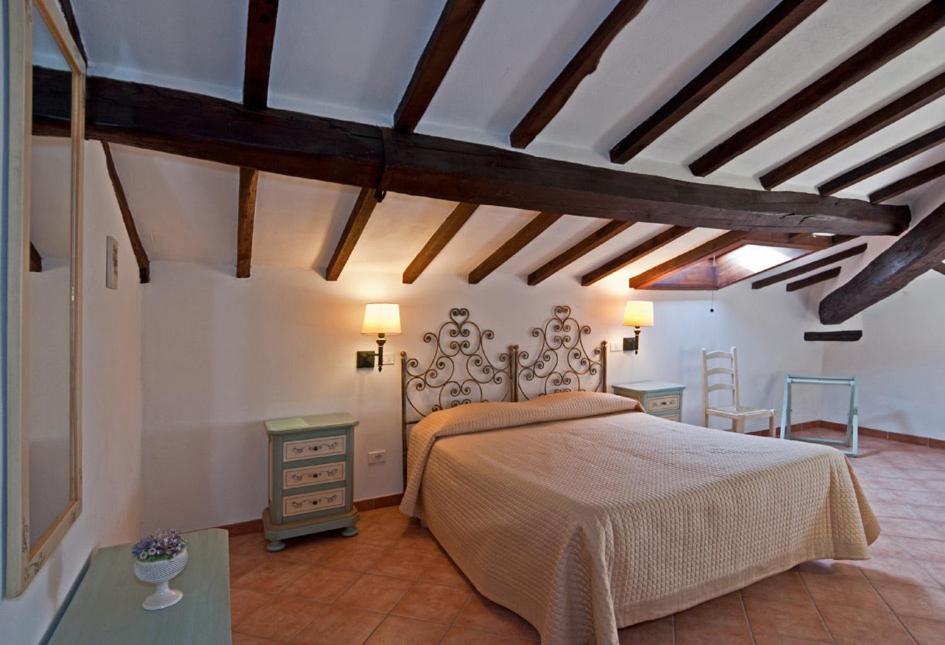 Classic Double or Twin Room - Photo 17