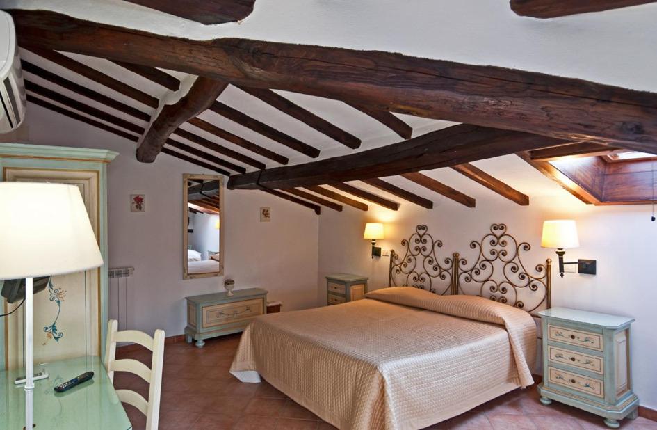 Classic Double or Twin Room - Photo 18
