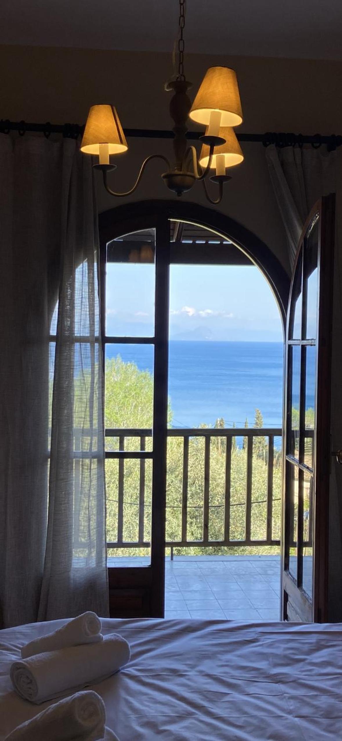 House with Sea View and Shared Pool