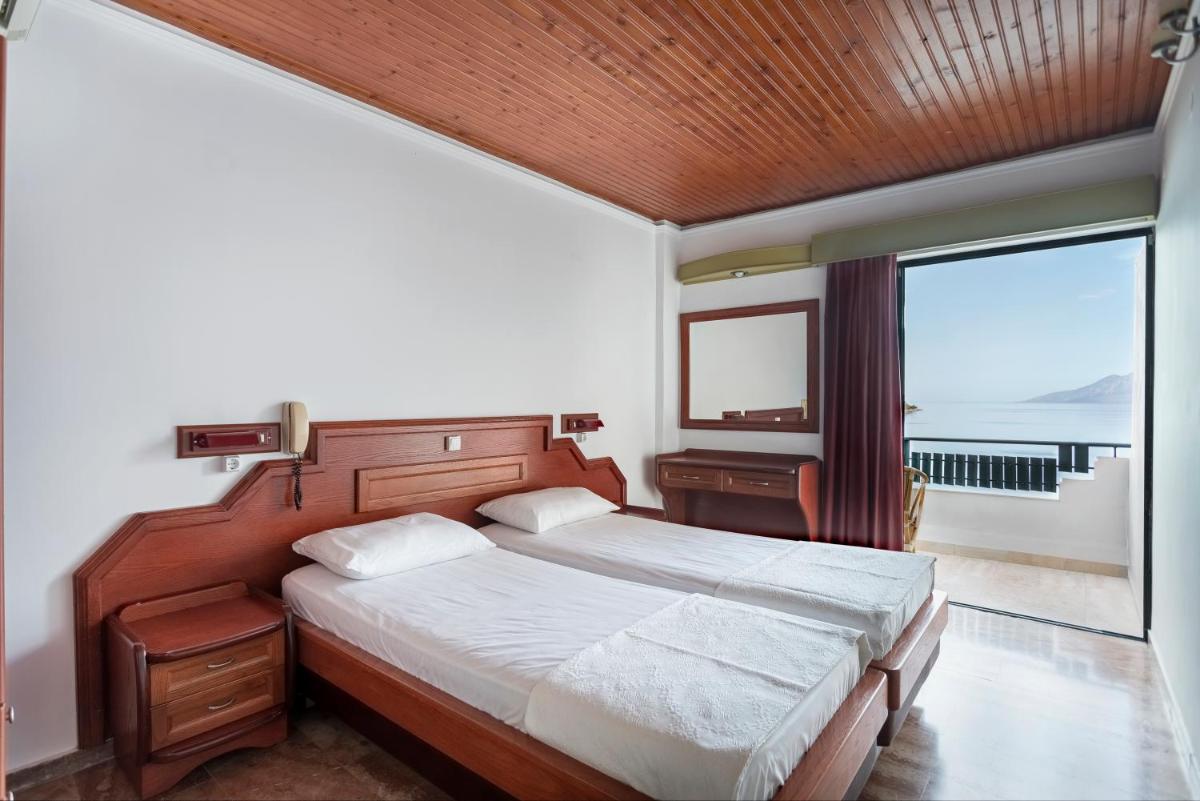 Twin Room with Sea View photo 1