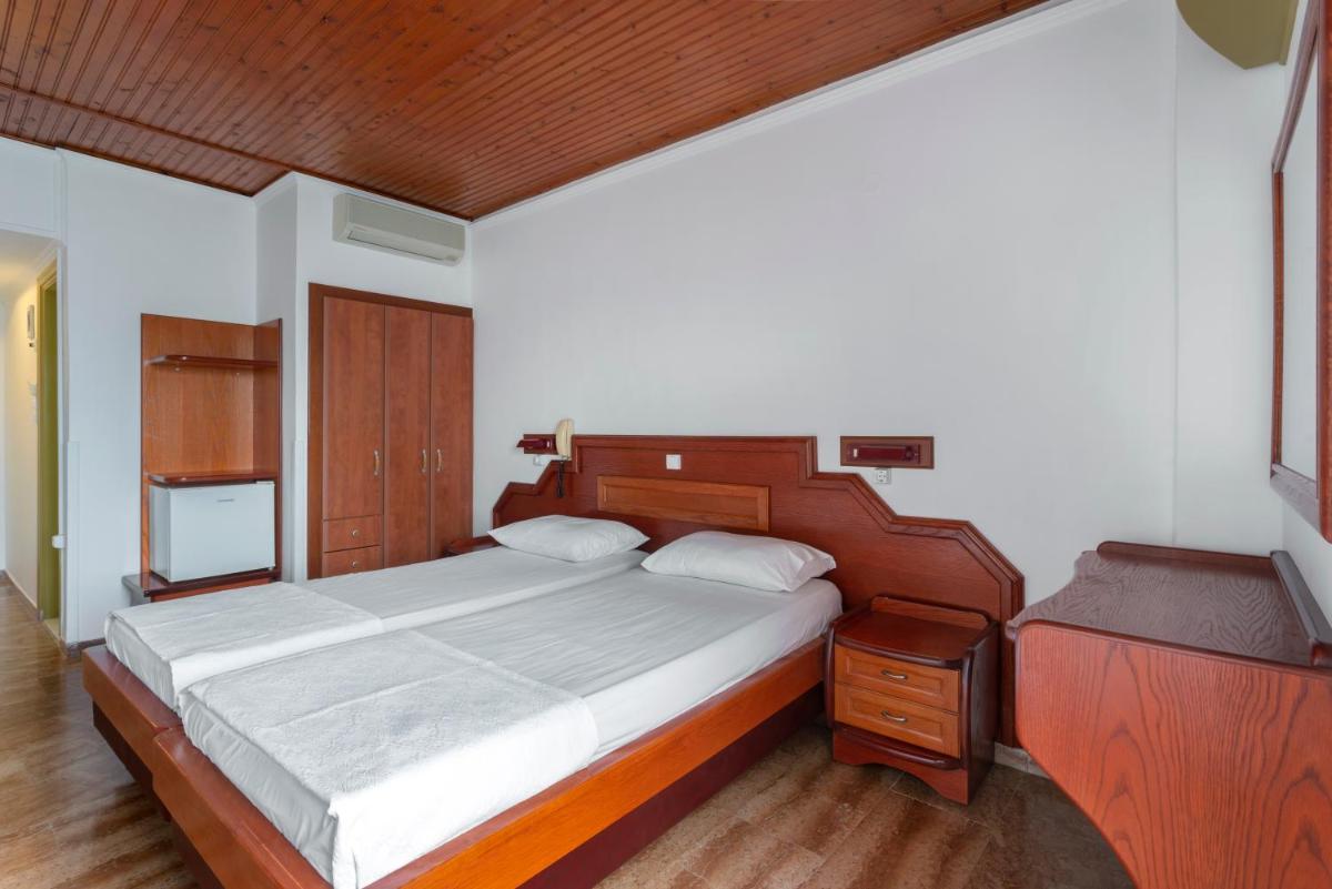 Twin Room with Sea View photo 2