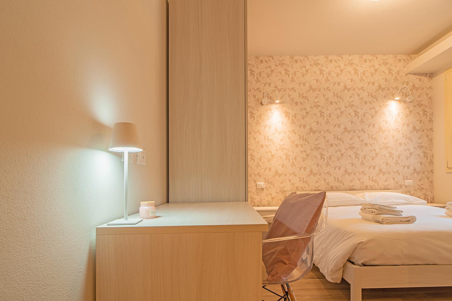 Large Double Room - Photo 6