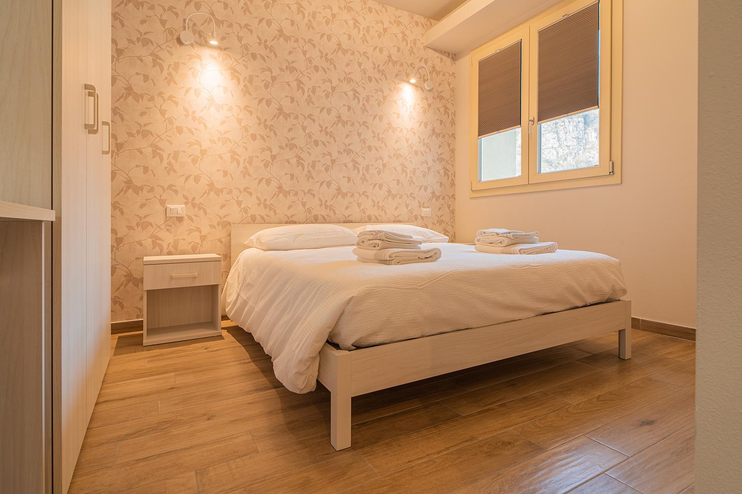 Large Double Room - Photo 1