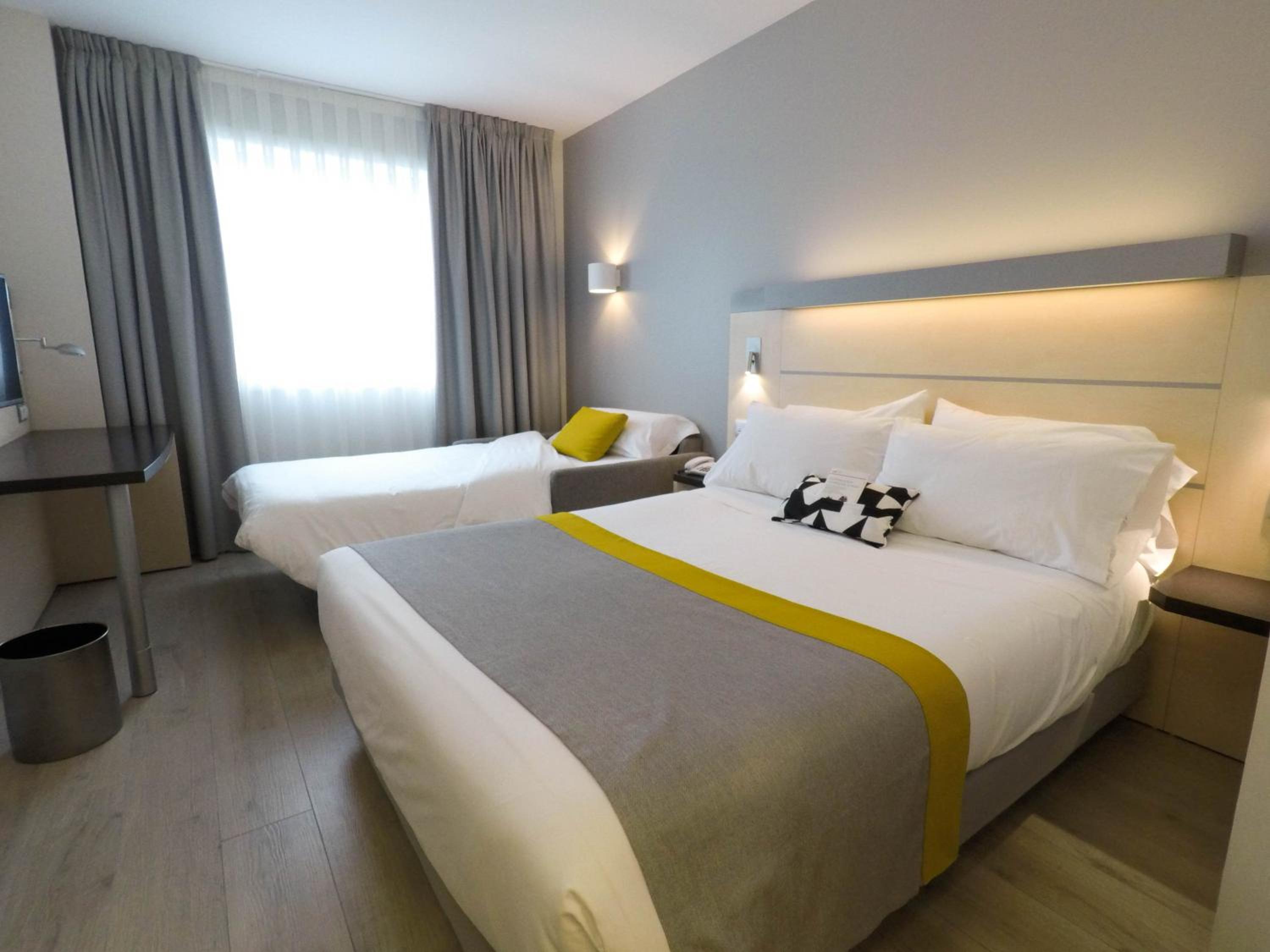 Standard Double Room with Sofa Bed - Photo 1
